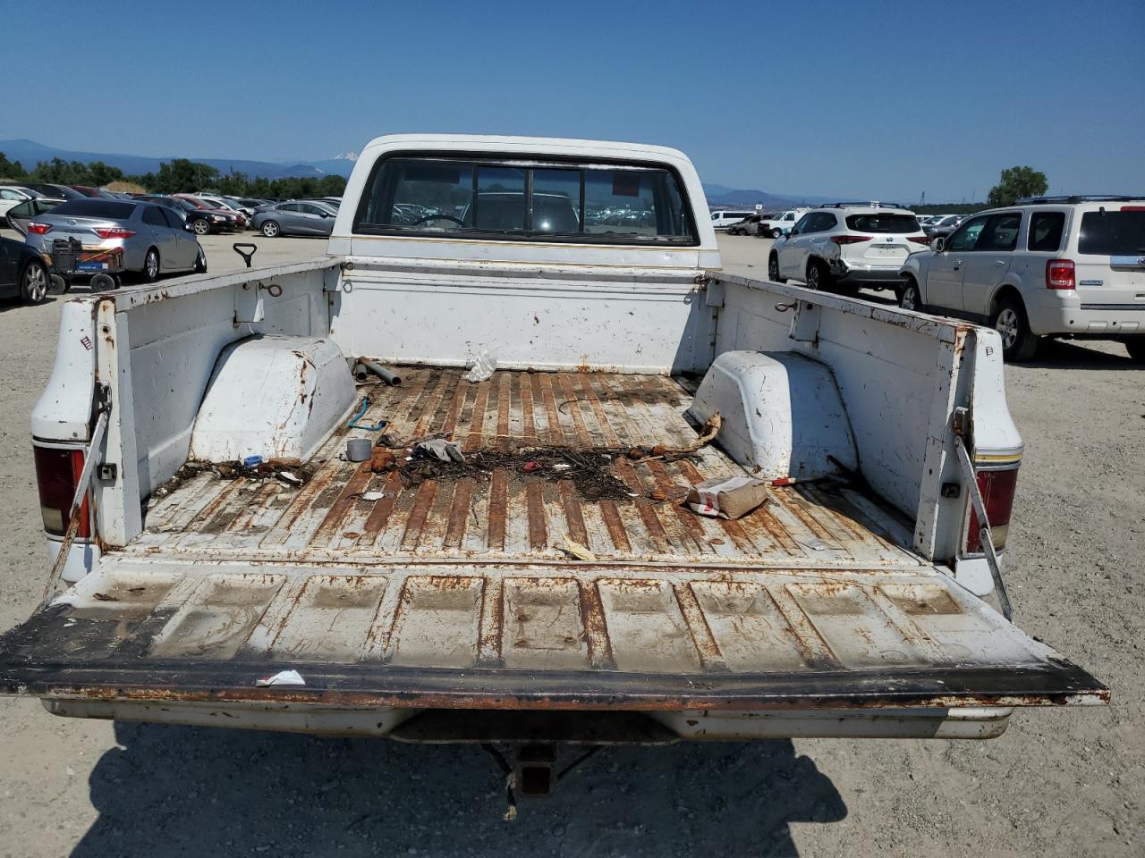 1977 Gmc                         Sierra White vin: TCL247Z513690