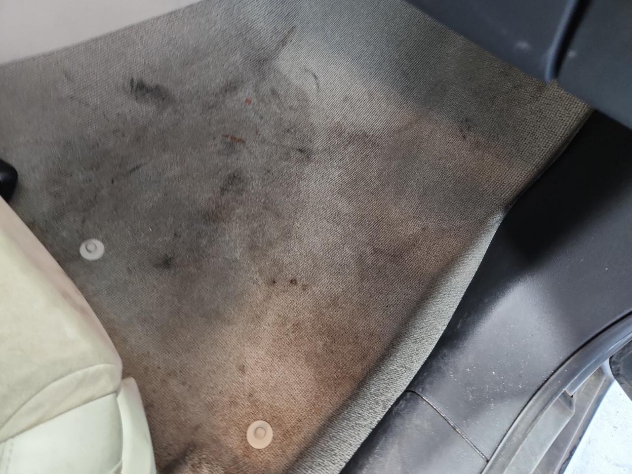 2009 Audi Tt Gray vin: TRUAF38J691018730 Damage: Right Front Carpet, Stained, Permanent
