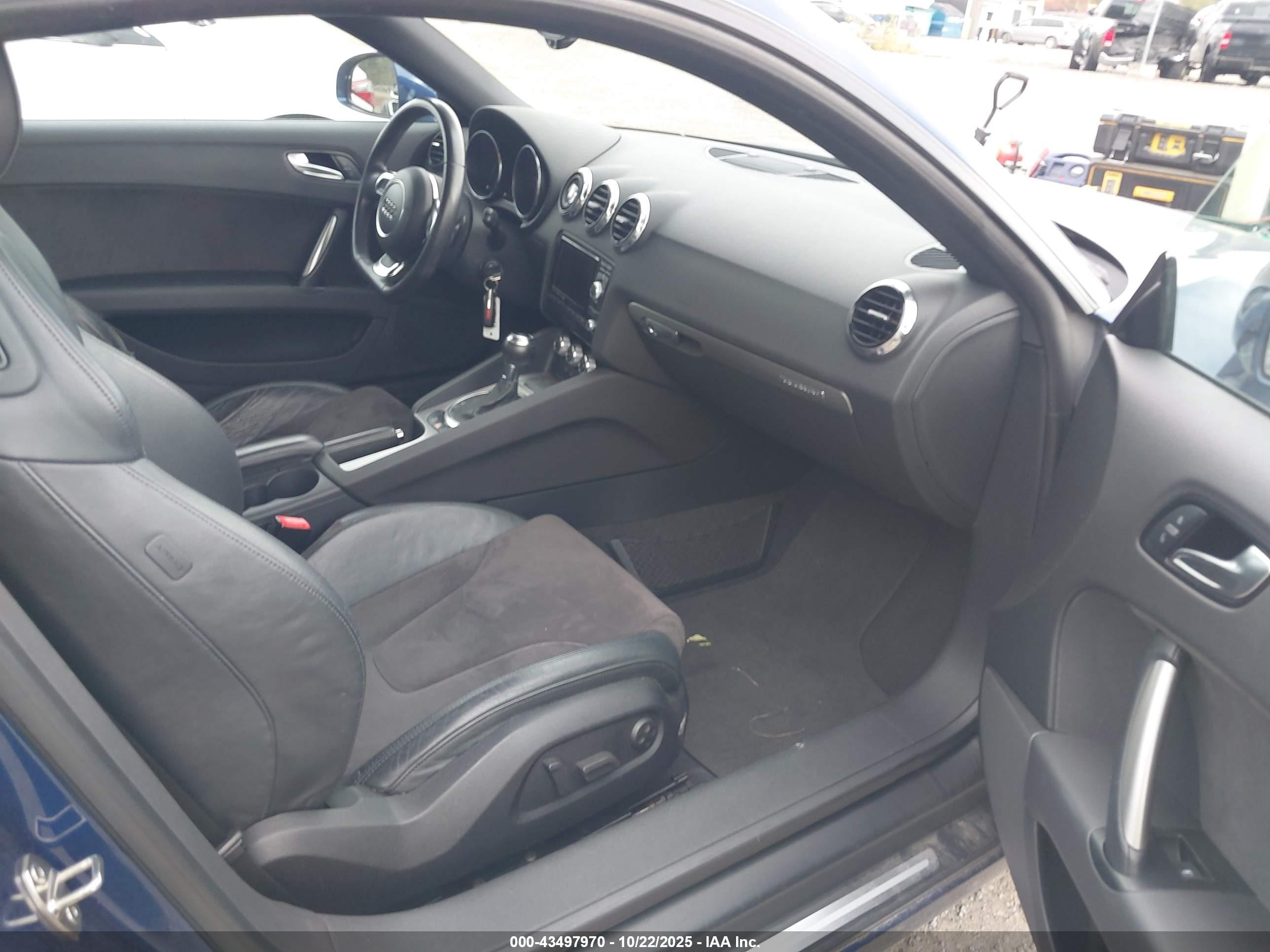 2011 Audi Tt 2.0t Premium Plus Blue vin: TRUBFAFKXB1012326