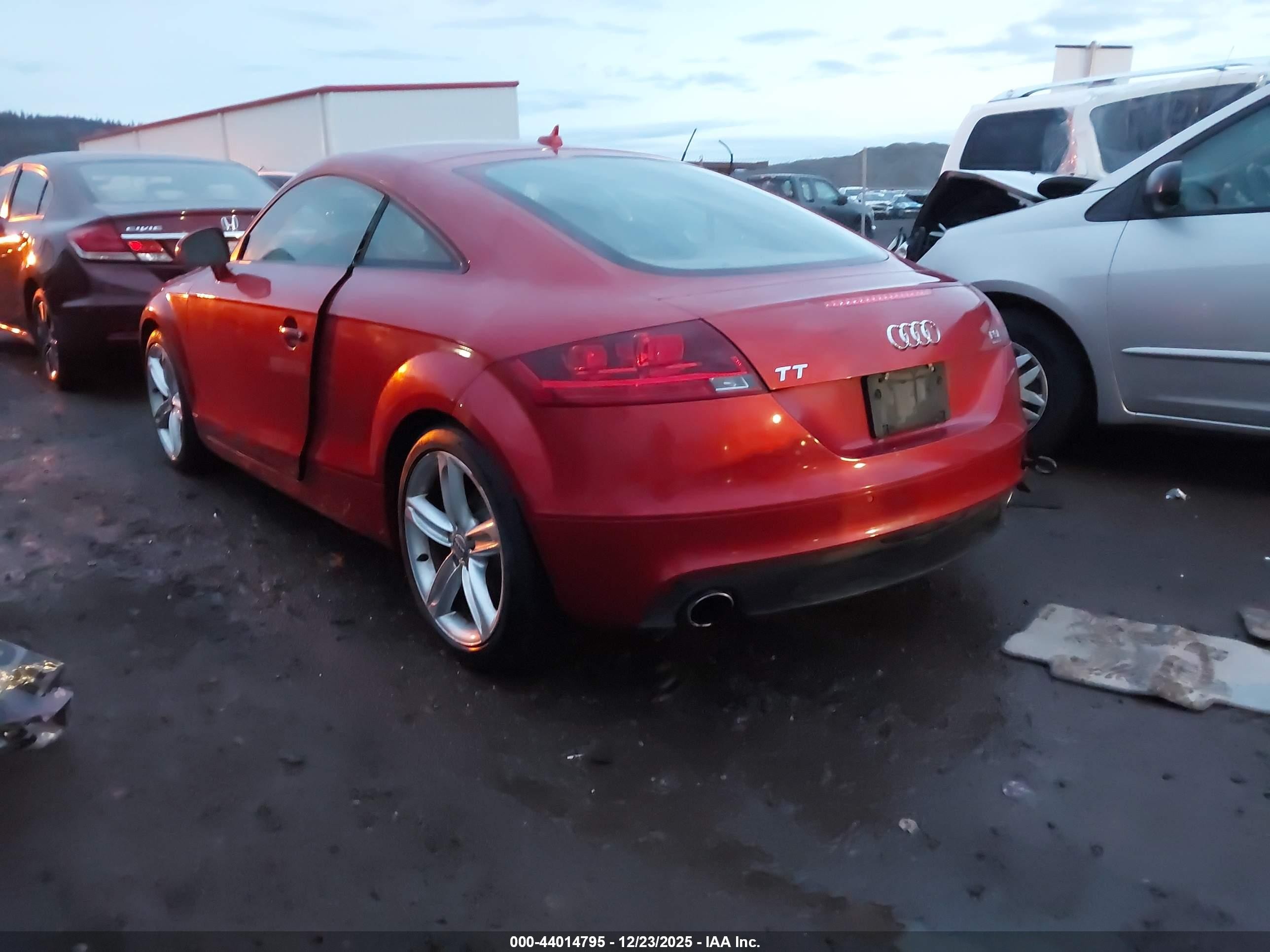 2011 Audi Tt 2.0t Premium Plus Красный vin: TRUKFAFK9B1012687