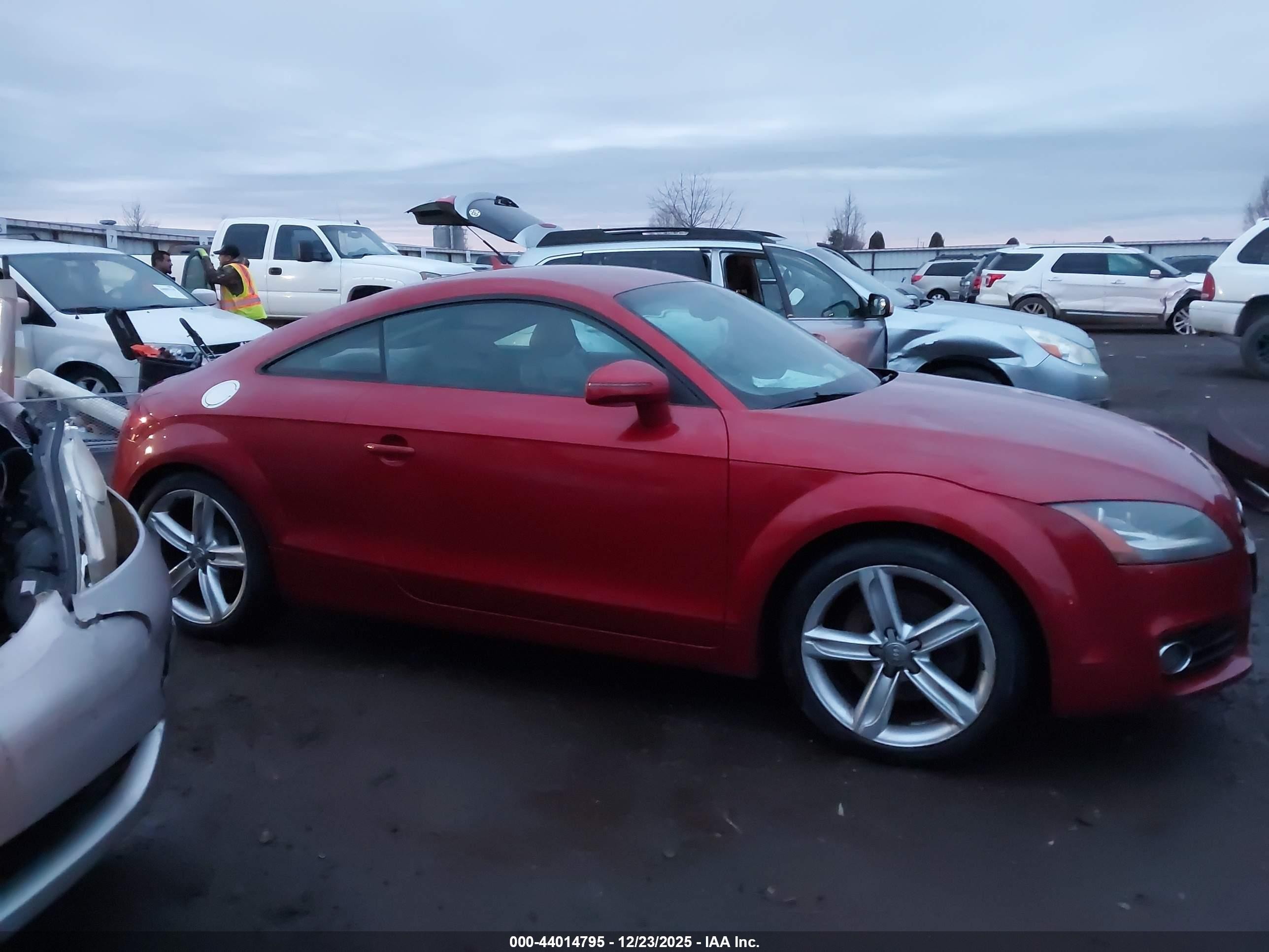2011 Audi Tt 2.0t Premium Plus Красный vin: TRUKFAFK9B1012687
