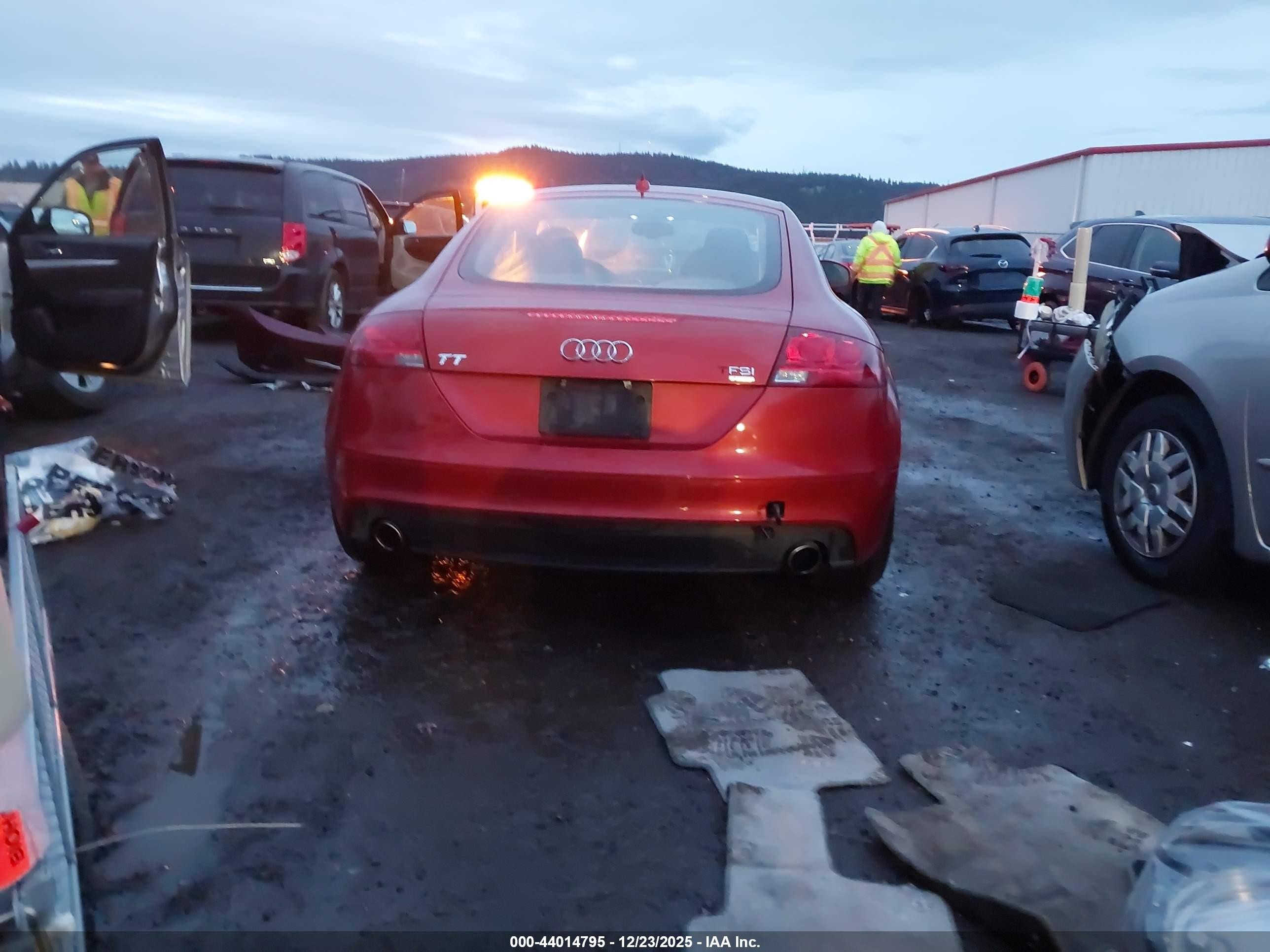 2011 Audi Tt 2.0t Premium Plus Красный vin: TRUKFAFK9B1012687