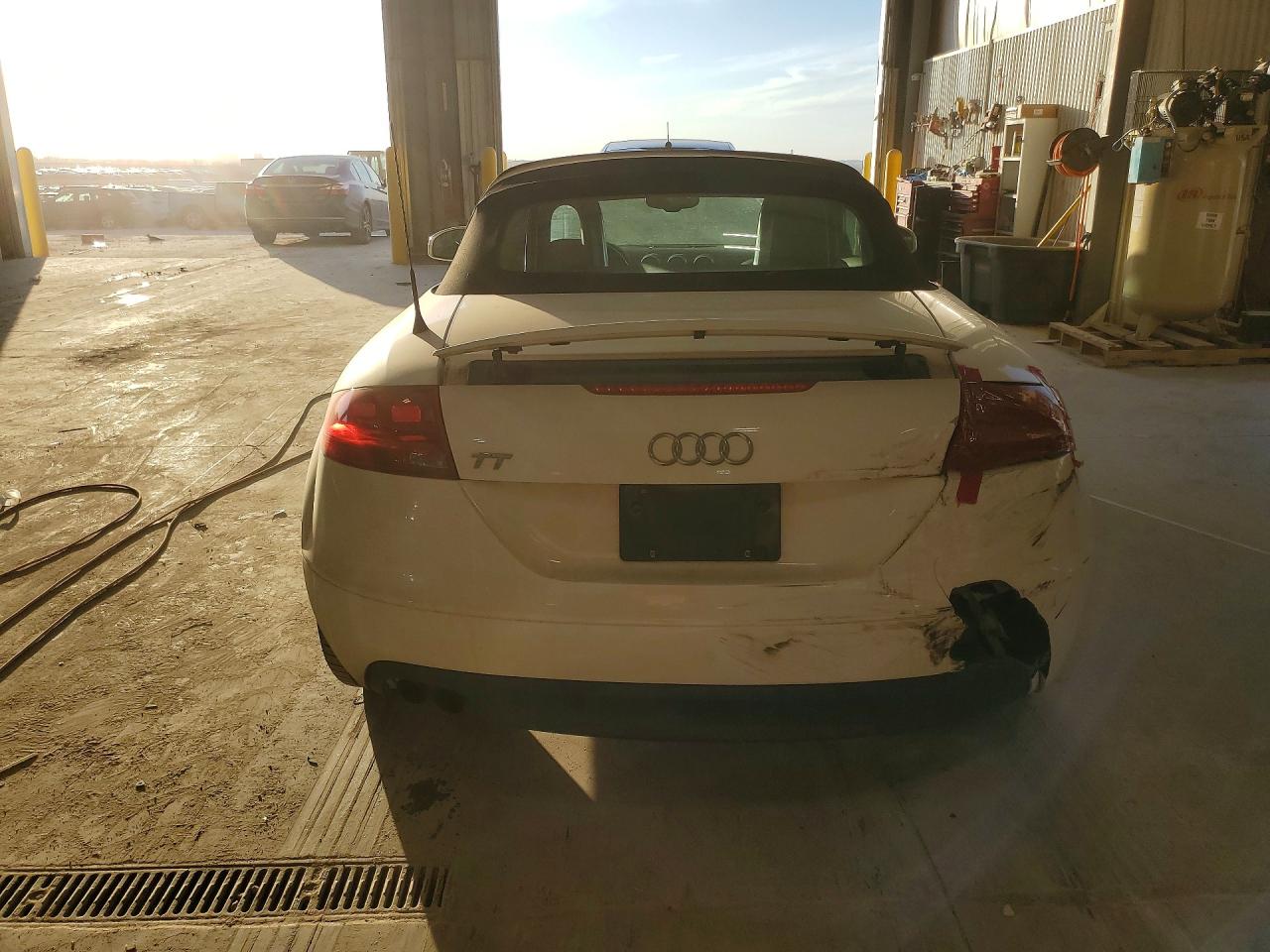 2009 Audi Tt White vin: TRULF38JX91013183