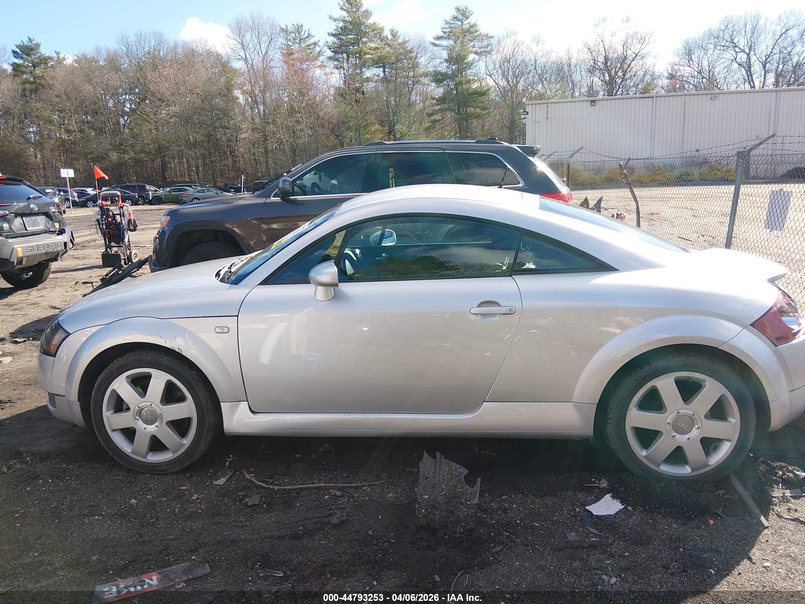 2001 Audi Tt   Silver vin: TRUSC28N711004382
