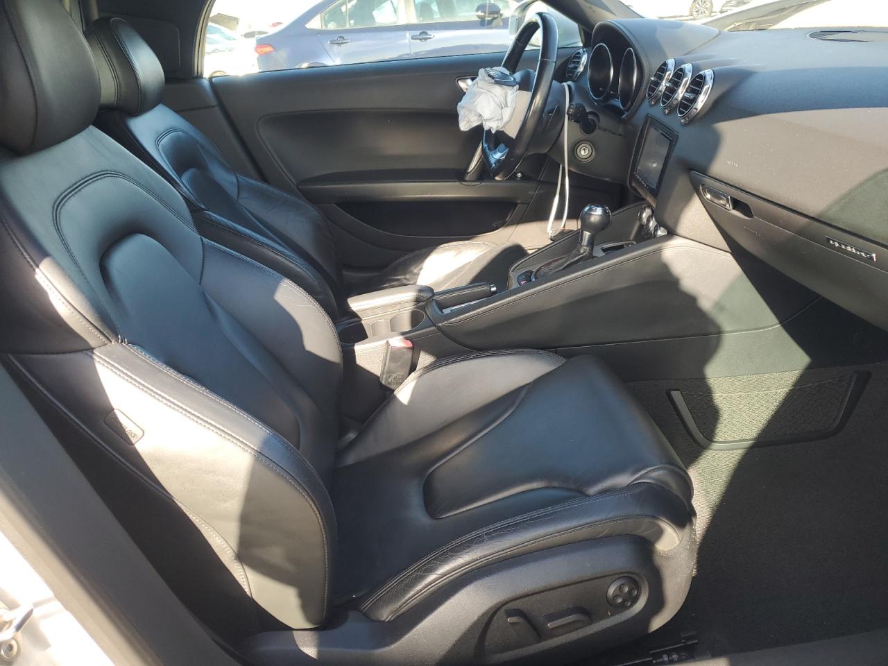 2011 Audi Tt Premium Серебряный vin: TRUSFAFK6B1026921