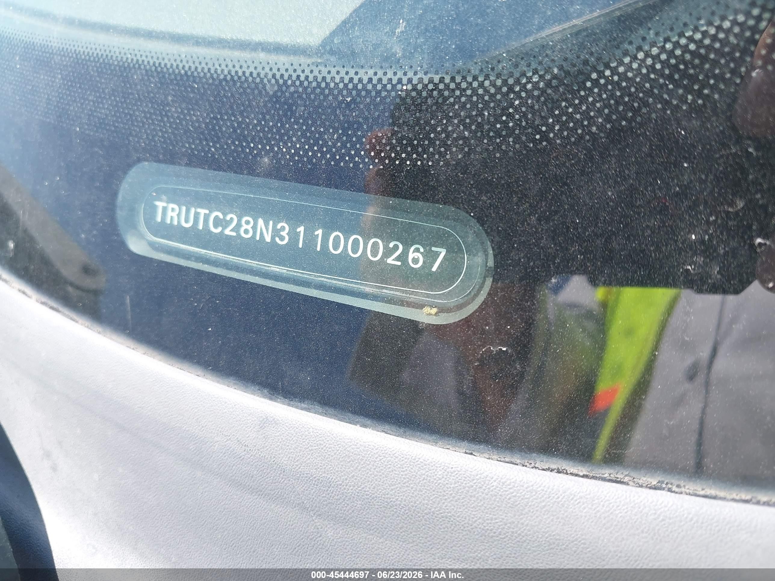 2001 Audi Tt   Silver vin: TRUTC28N311000267