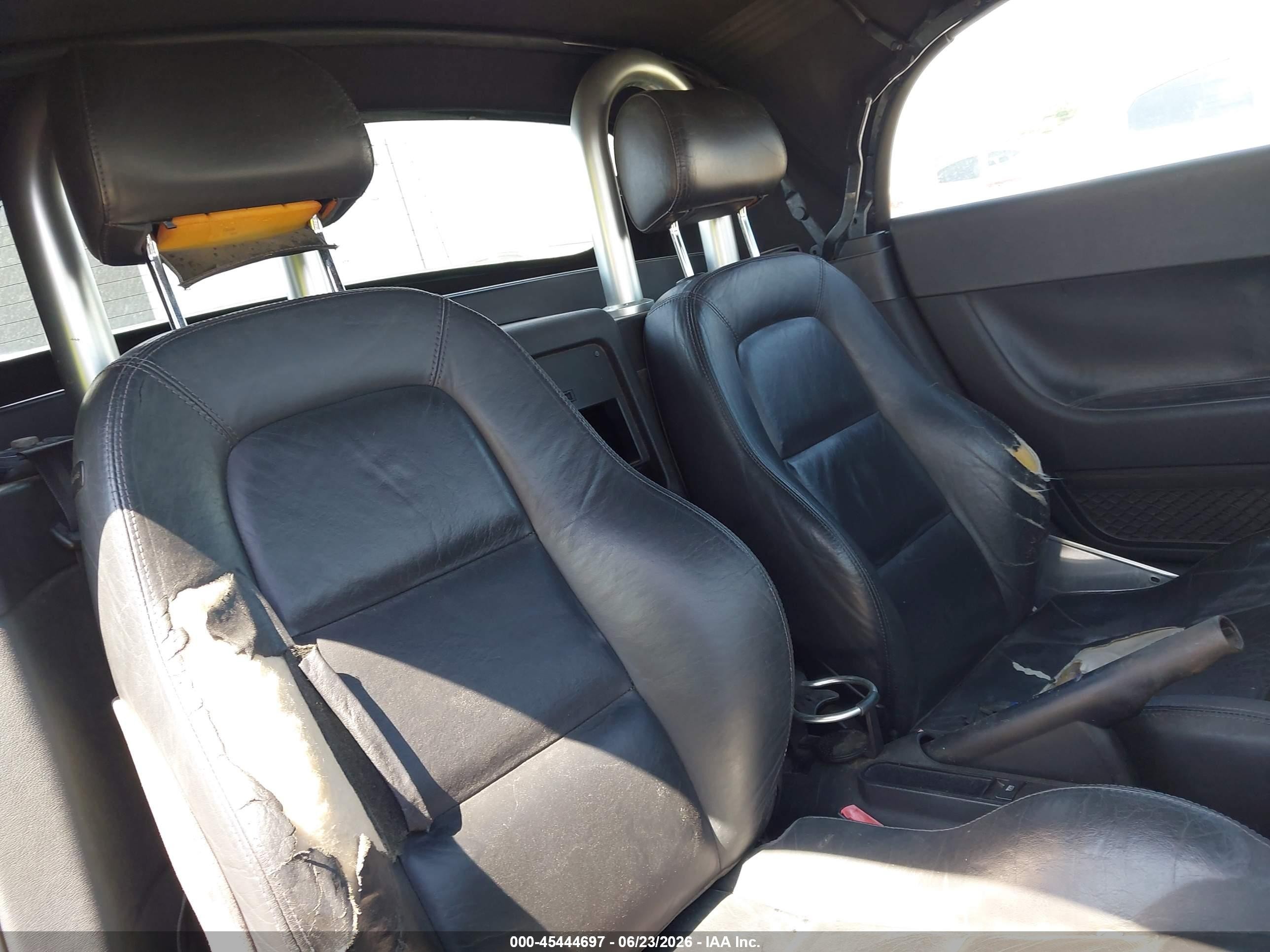2001 Audi Tt   Silver vin: TRUTC28N311000267