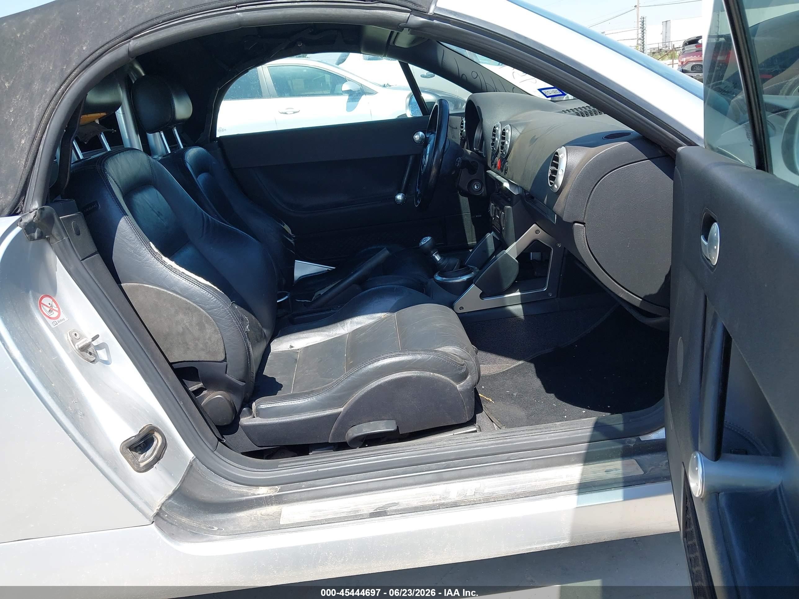 2001 Audi Tt   Silver vin: TRUTC28N311000267