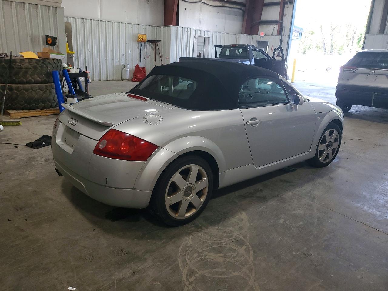 2002 Audi Tt Gray vin: TRUTX28N721009513