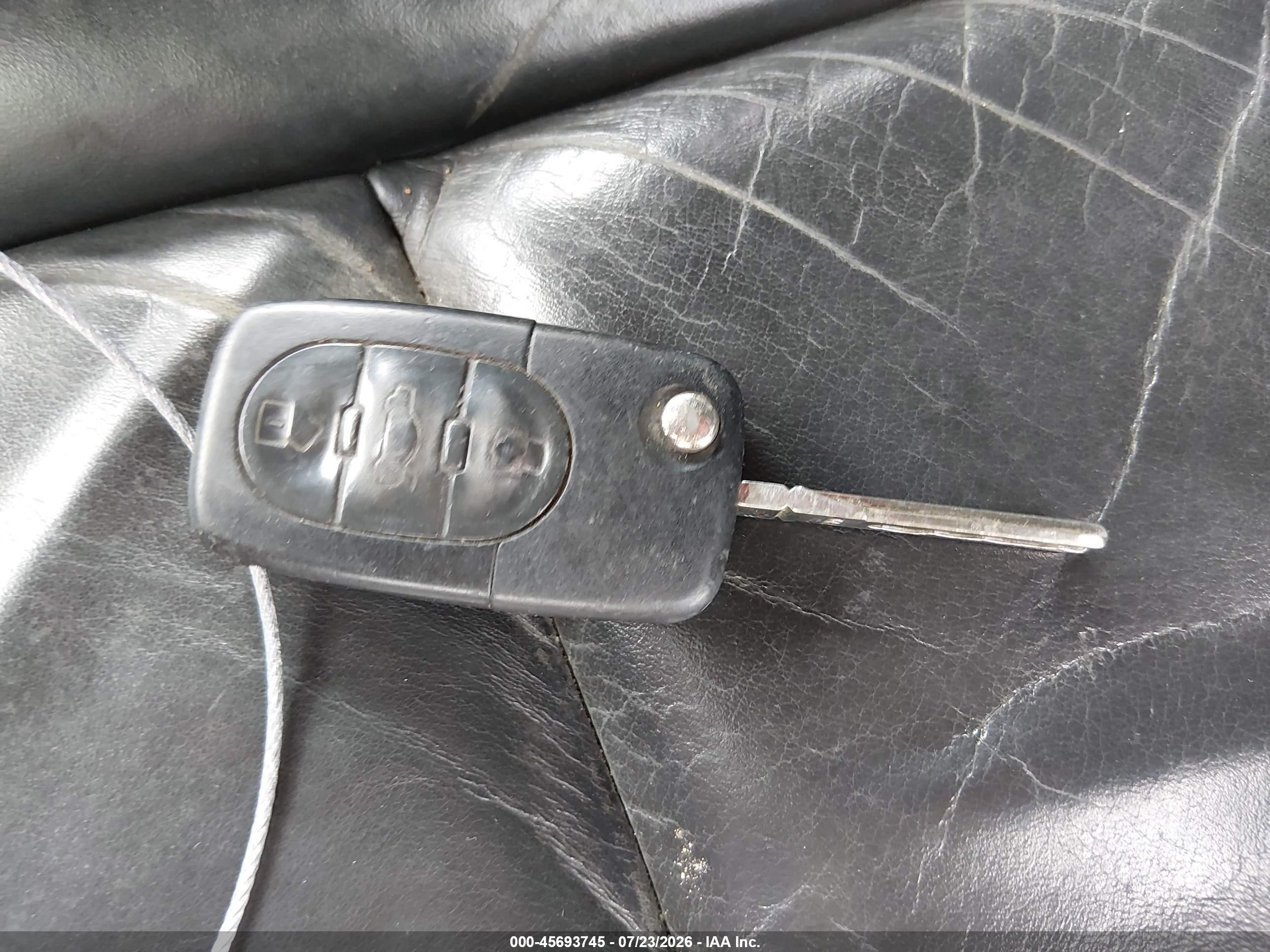 2001 Audi Tt   Silver vin: TRUUT28N611045501