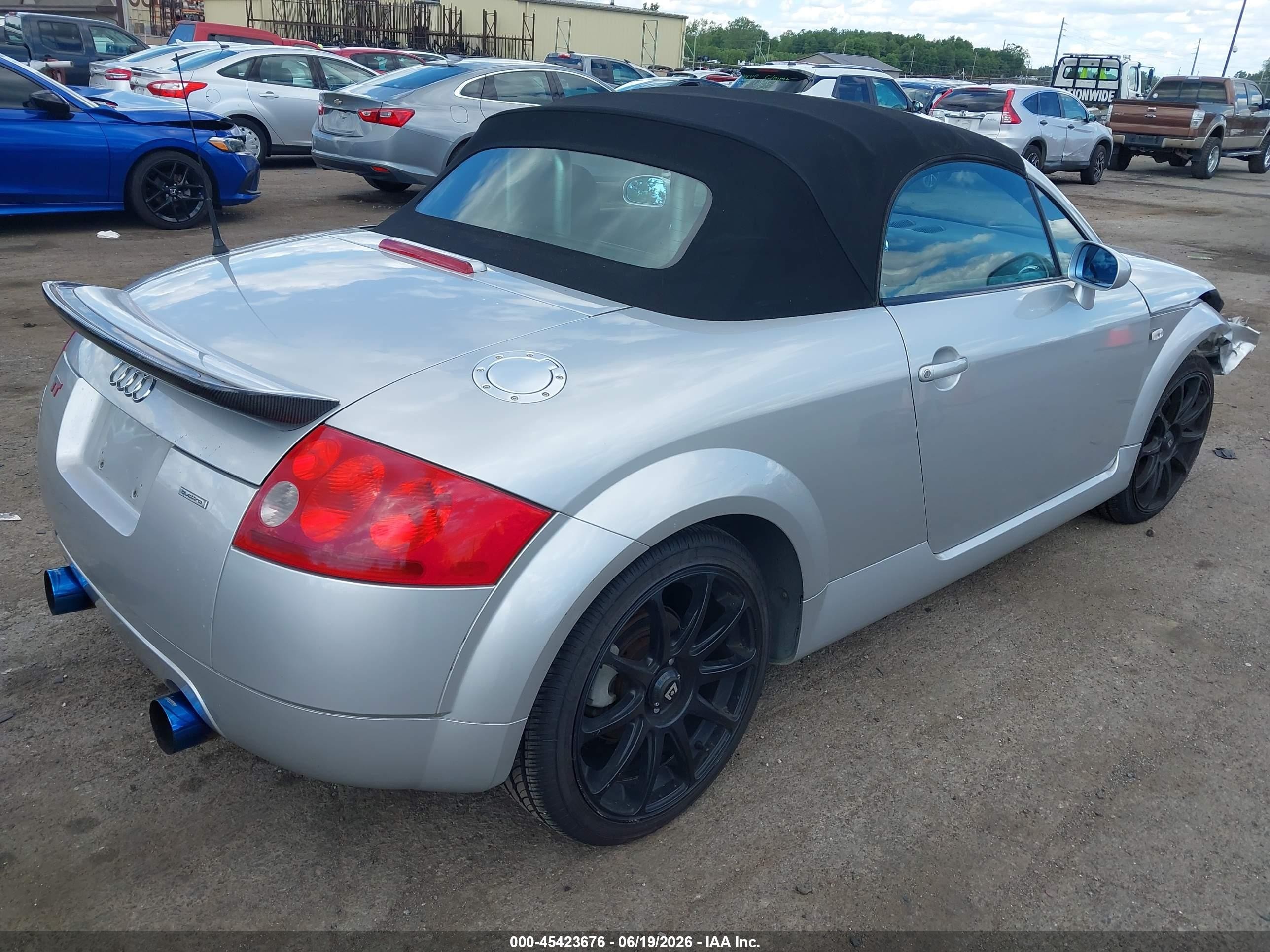 2001 Audi Tt   Silver vin: TRUUT28N811007462