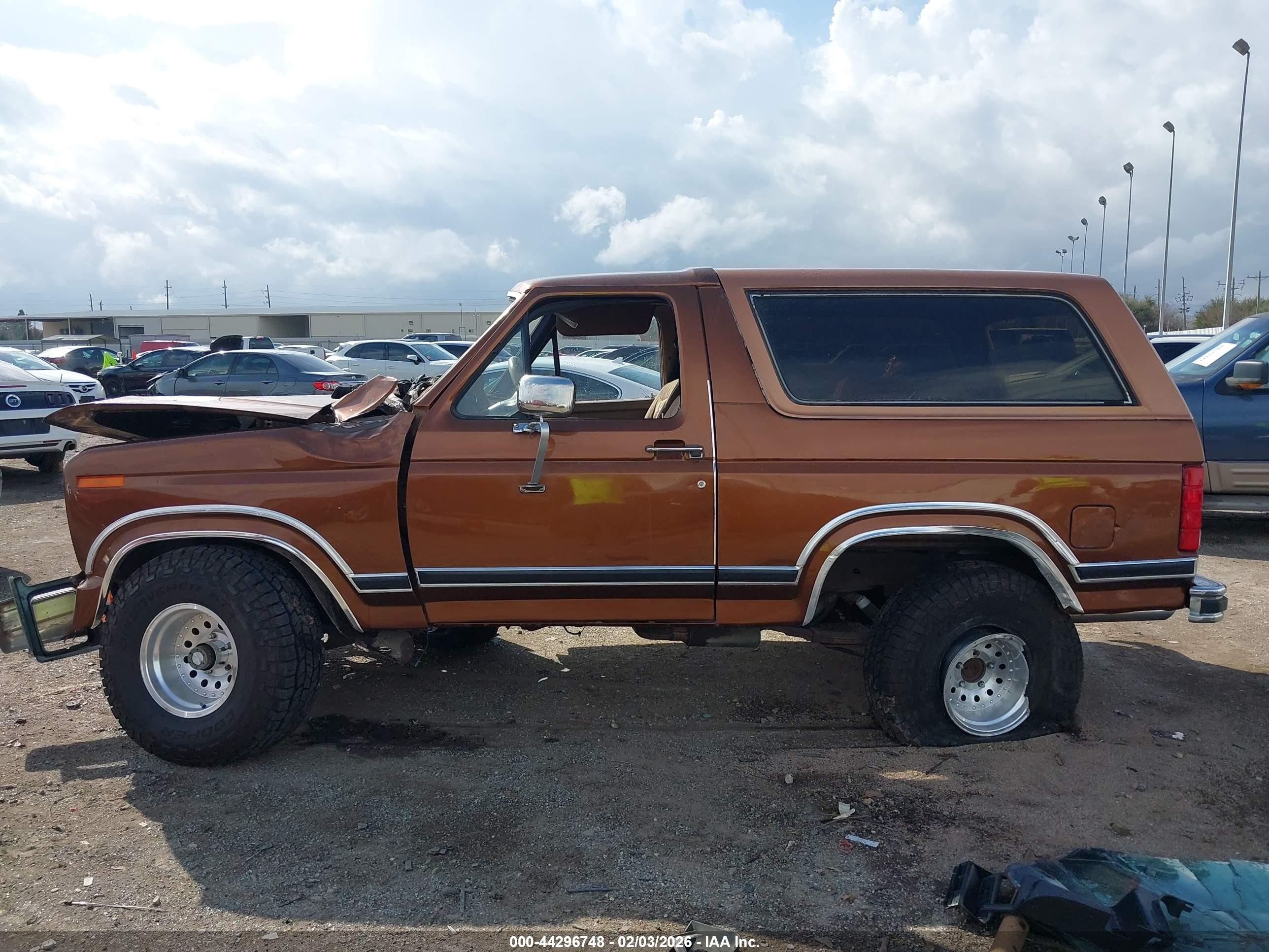 1980 Ford Bronco Коричневый vin: U15GLHA22221