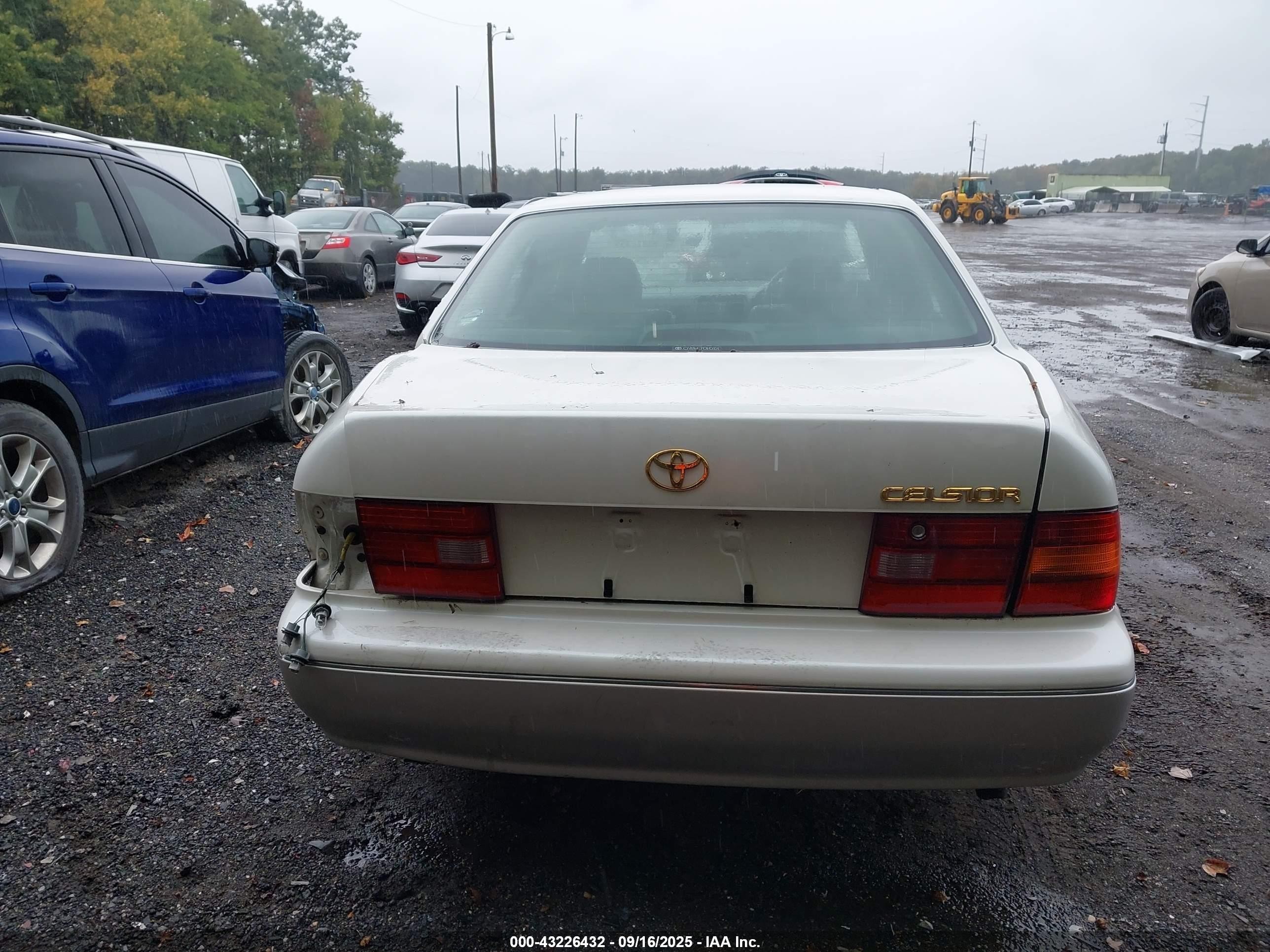 1997 Toyota Celsior   White vin: UCF200083940     