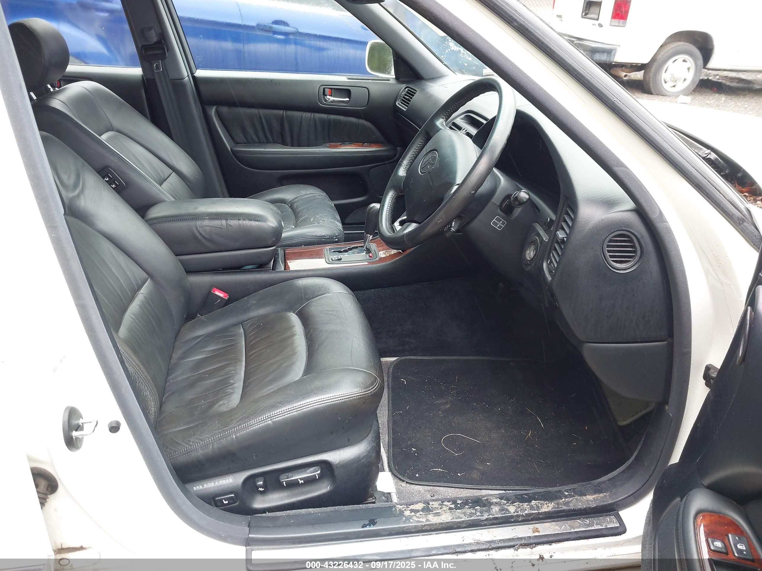 1997 Toyota Celsior   White vin: UCF200083940     