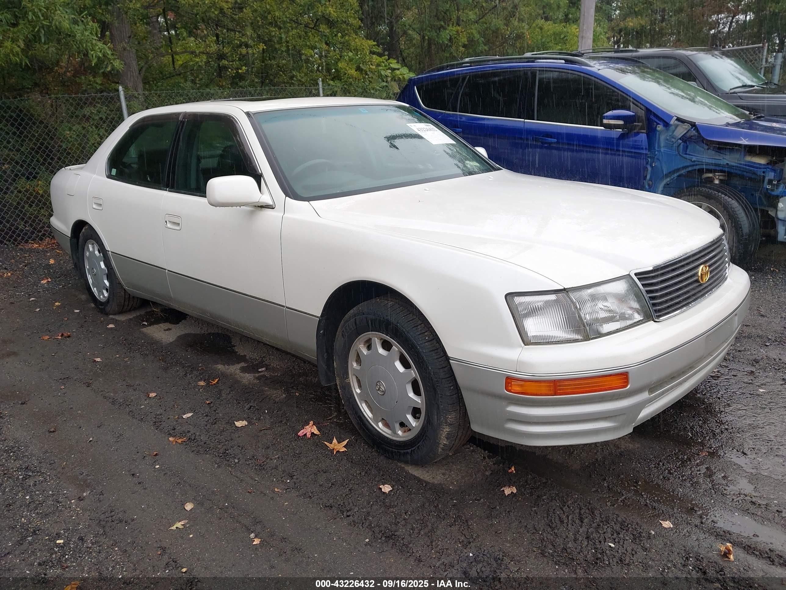 1997 Toyota Celsior   White vin: UCF200083940     