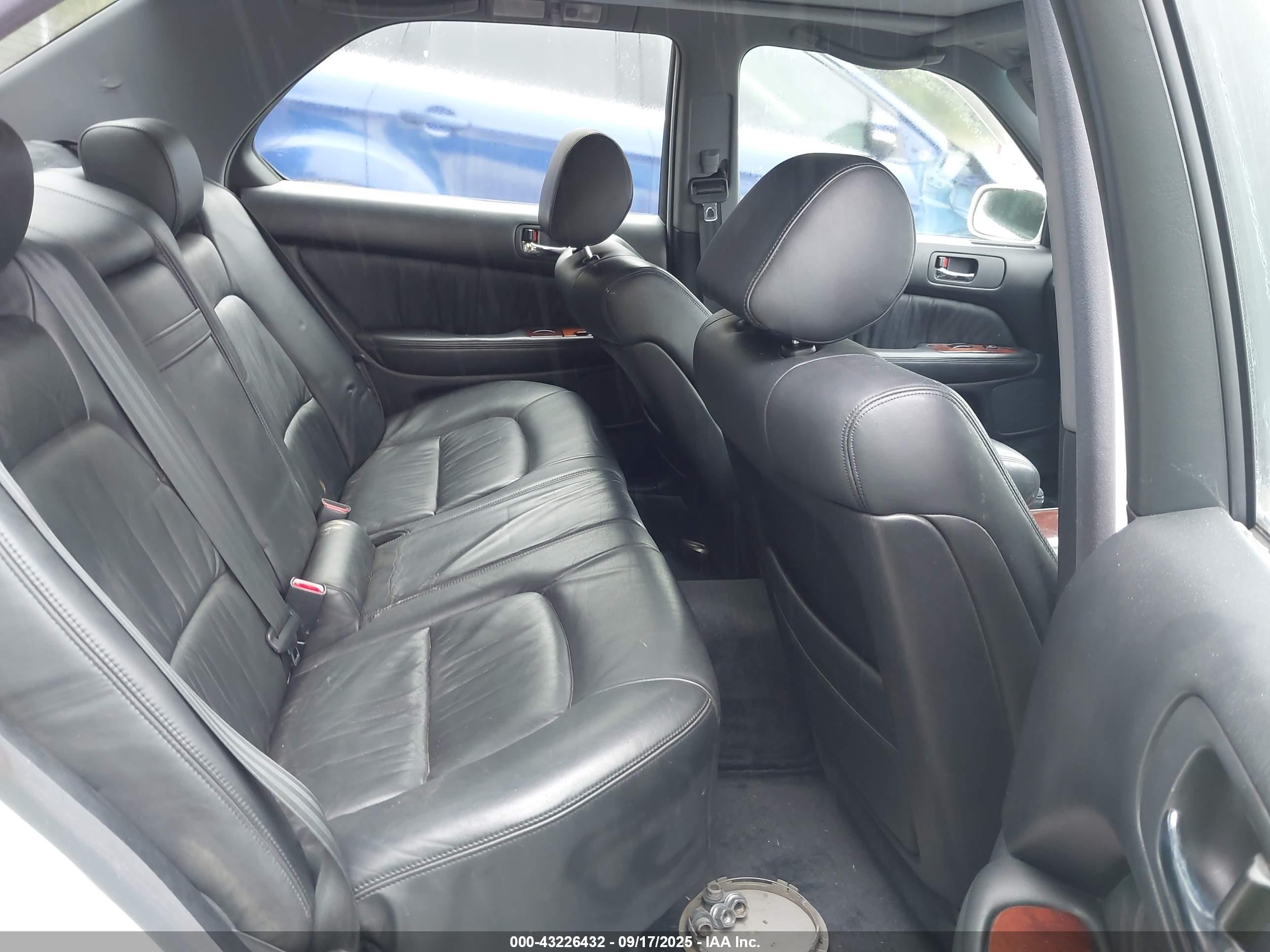 1997 Toyota Celsior   White vin: UCF200083940     