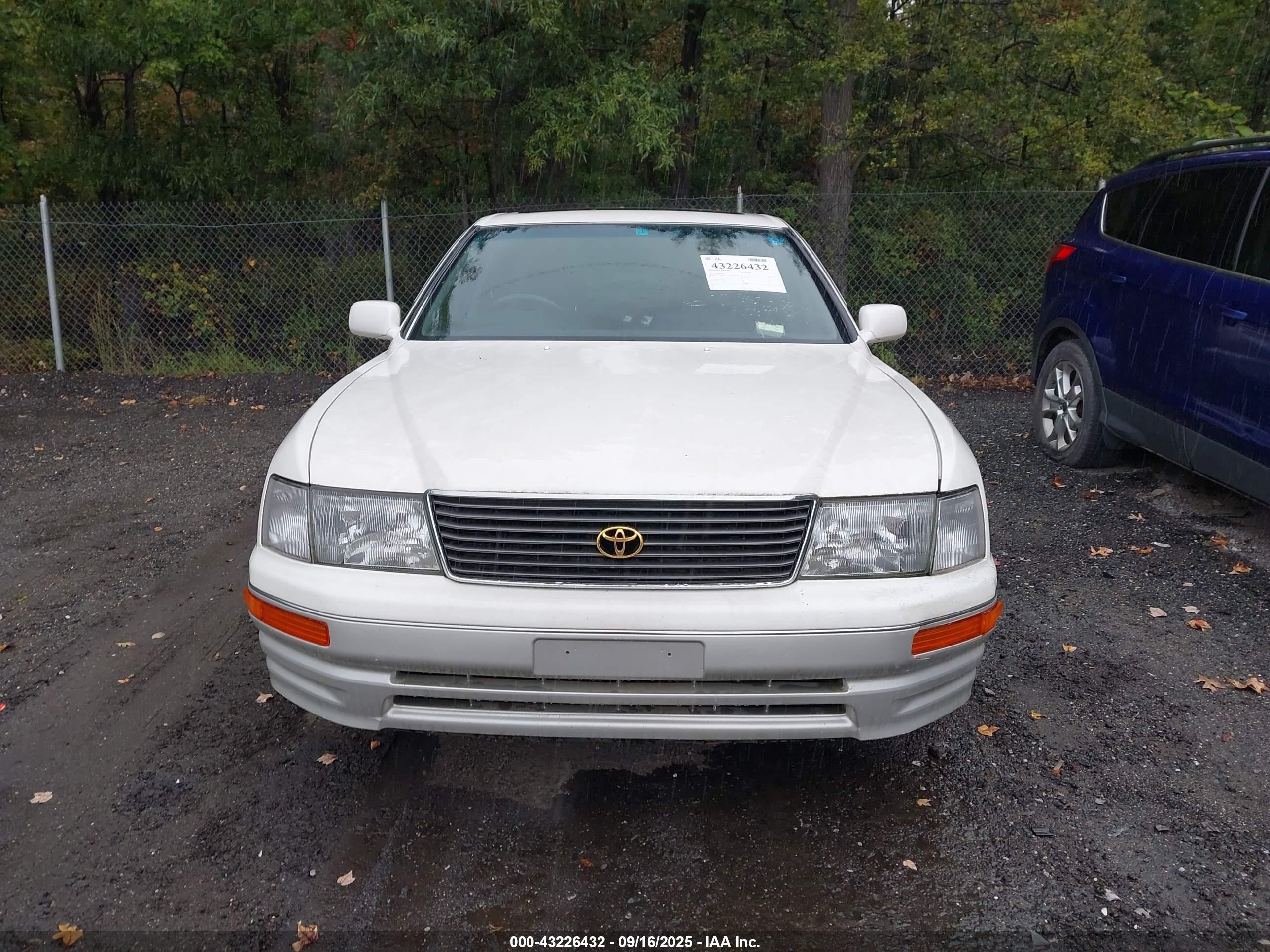 1997 Toyota Celsior   White vin: UCF200083940     