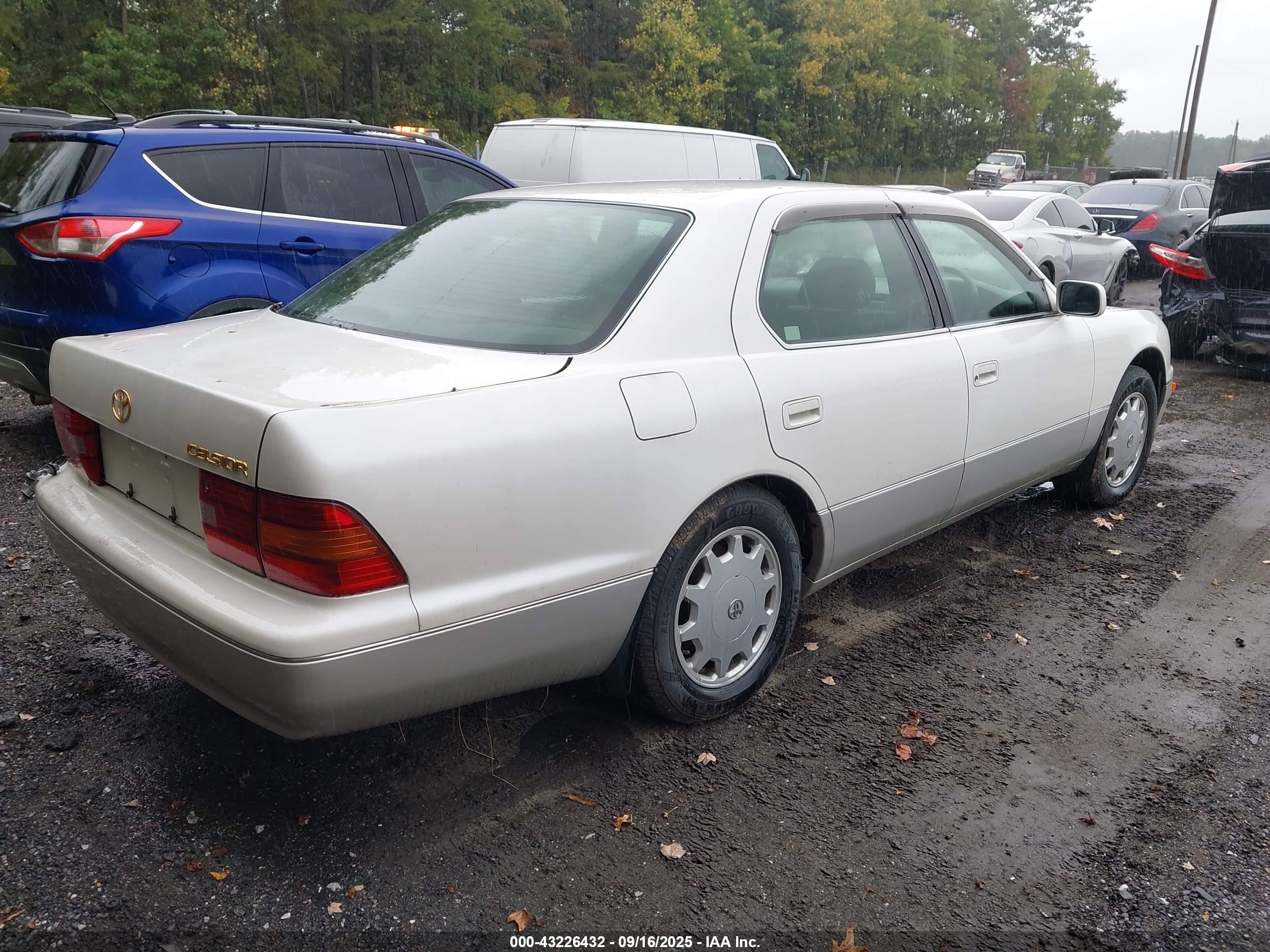 1997 Toyota Celsior   White vin: UCF200083940     