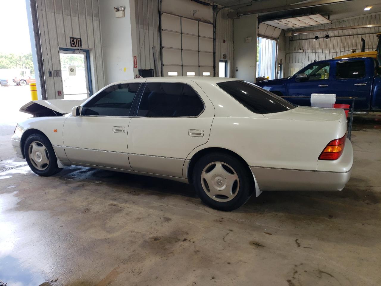 1999 Toyota Celsior White vin: UCF210097713