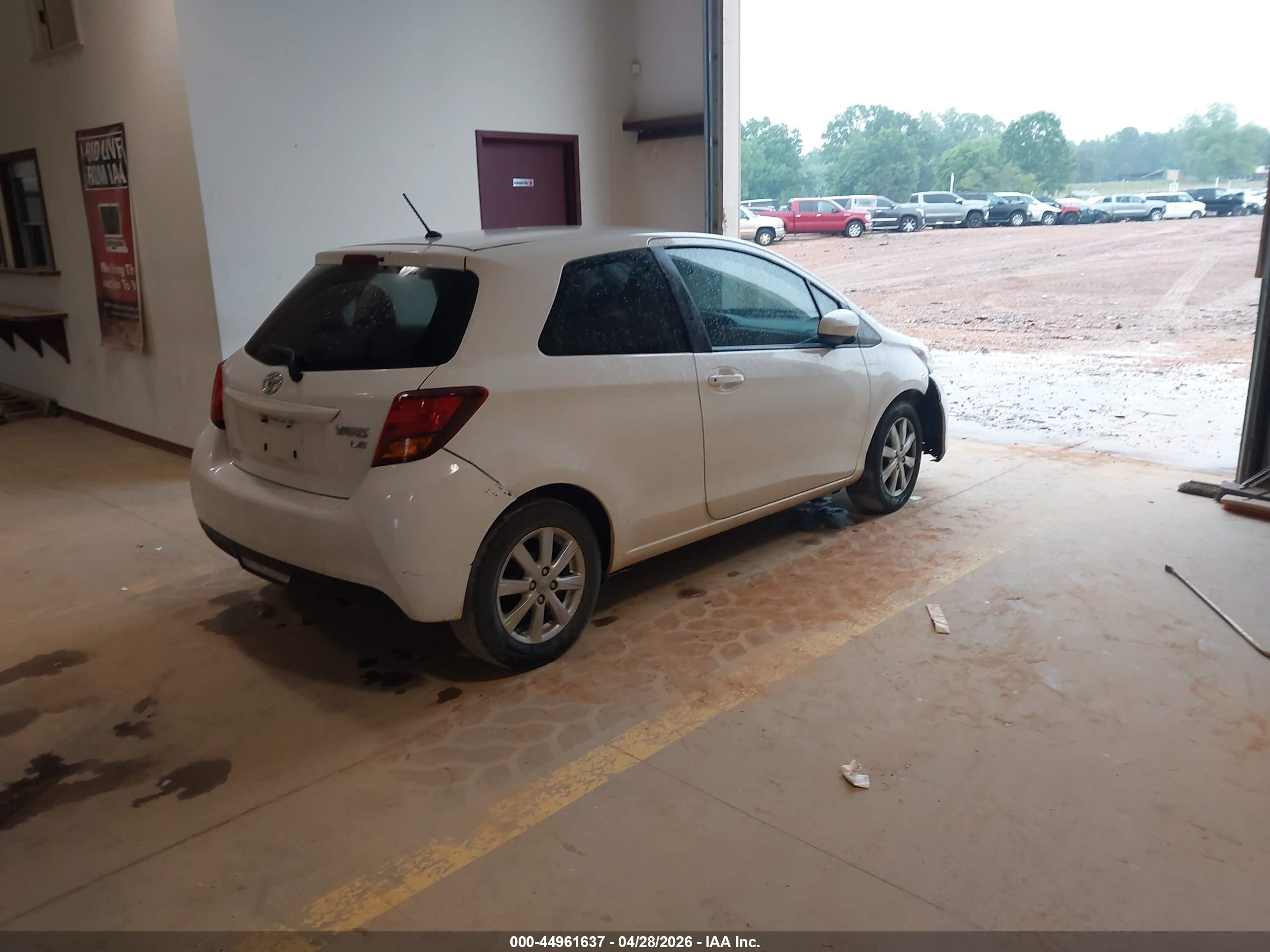 2015 Toyota Yaris Le Белый vin: VNKJTUD30FA055761