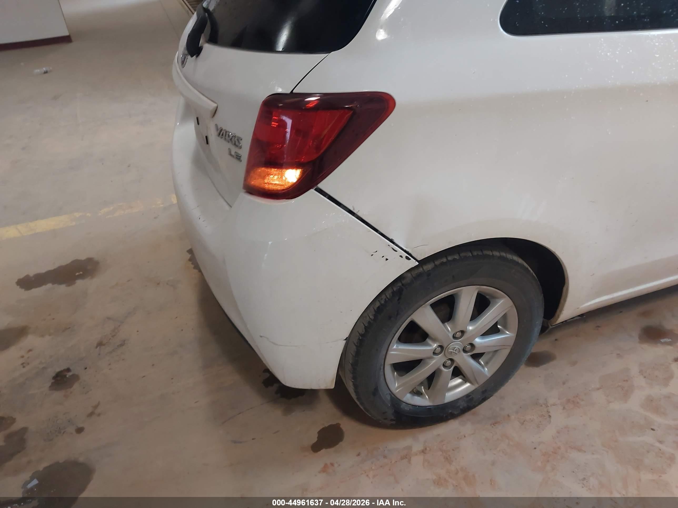 2015 Toyota Yaris Le Белый vin: VNKJTUD30FA055761