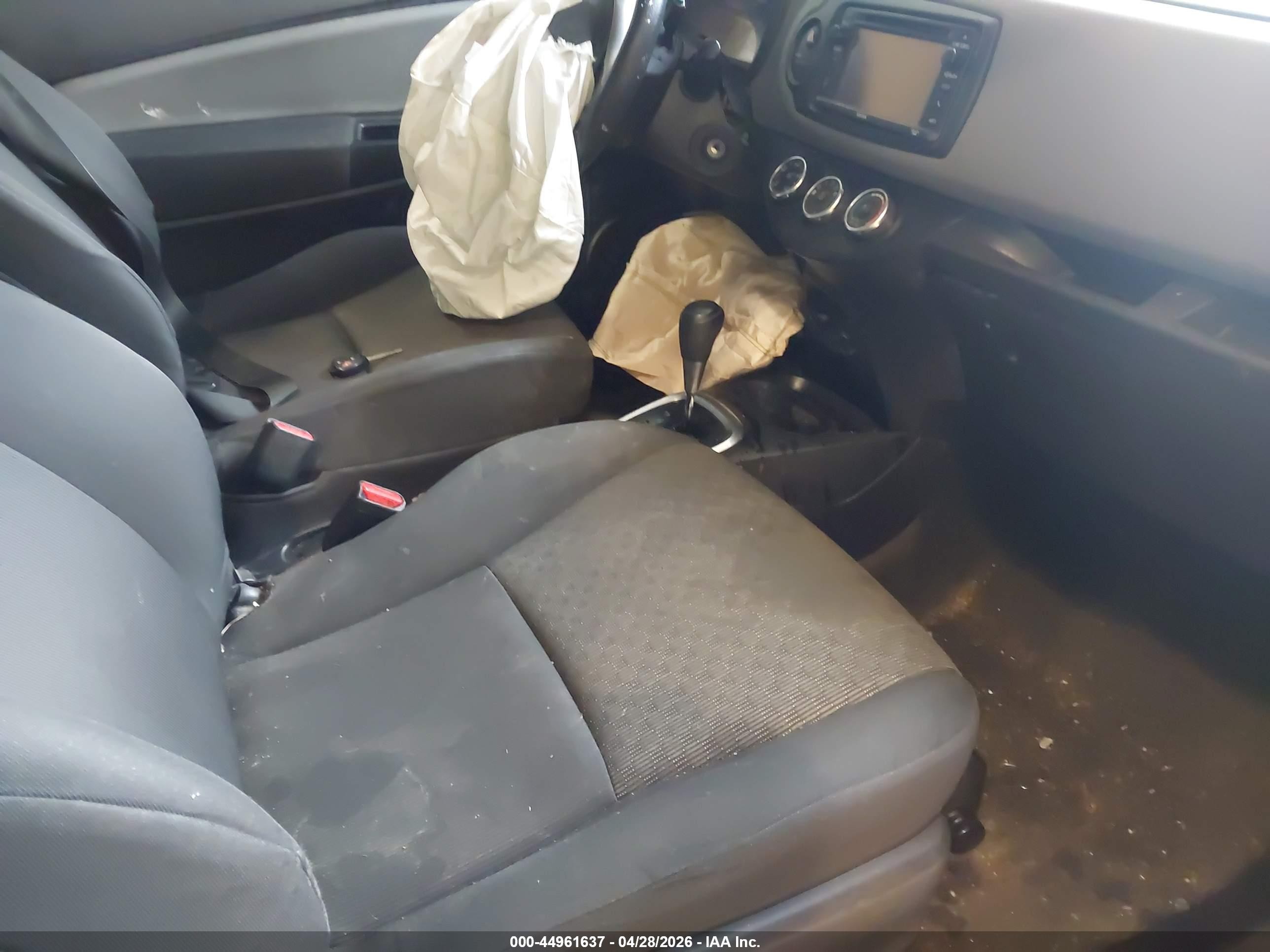 2015 Toyota Yaris Le Белый vin: VNKJTUD30FA055761
