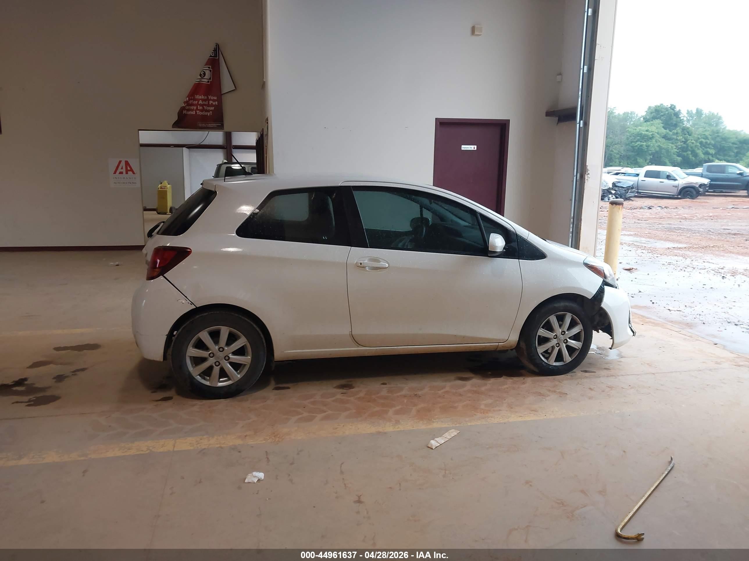 2015 Toyota Yaris Le Белый vin: VNKJTUD30FA055761