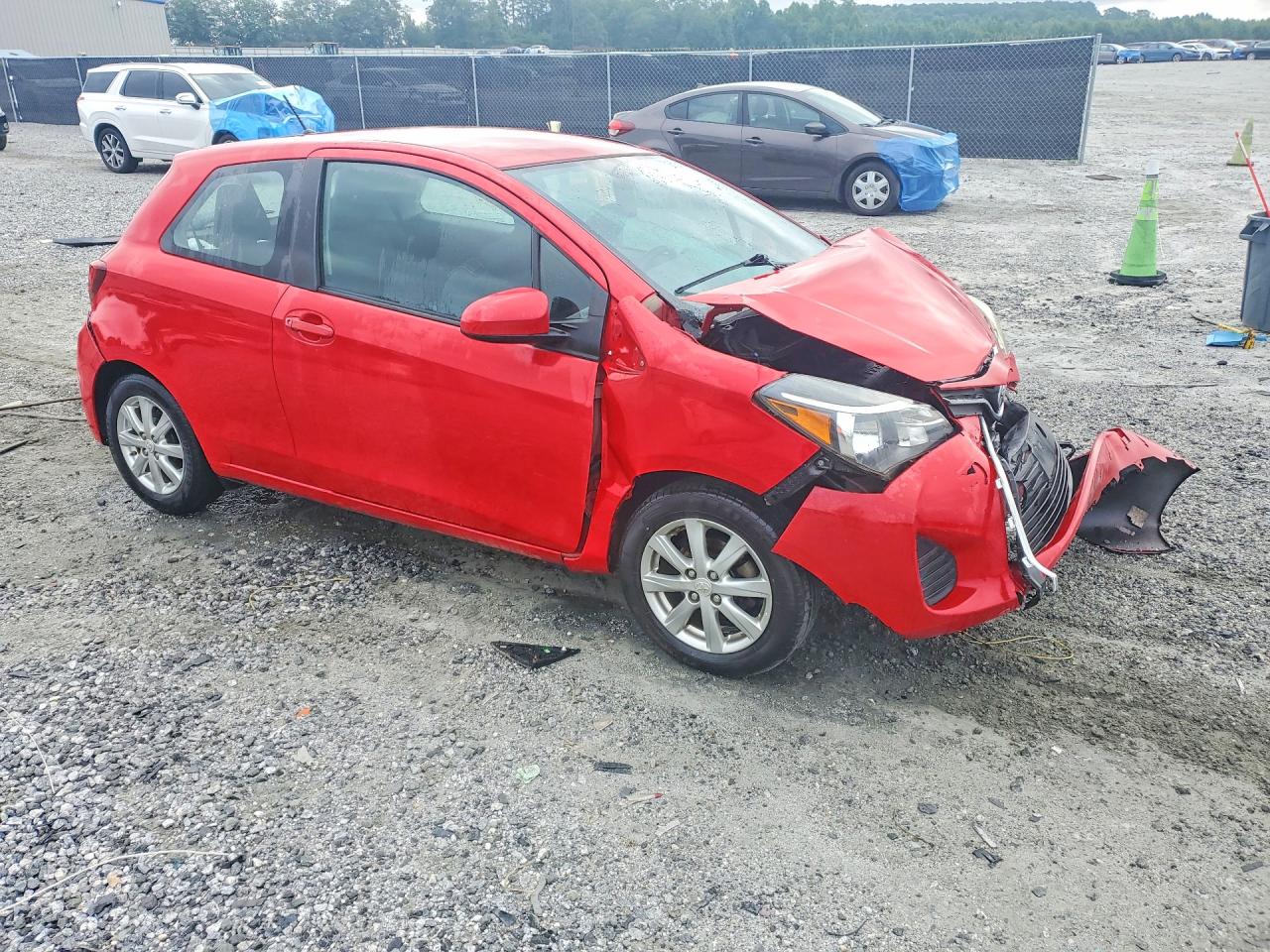 2015 Toyota Yaris 3-door Le Red vin: VNKJTUD31FA017407