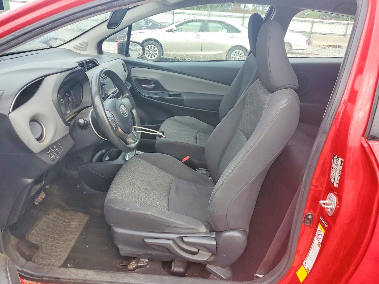 2015 Toyota Yaris 3-door Le Red vin: VNKJTUD31FA017407