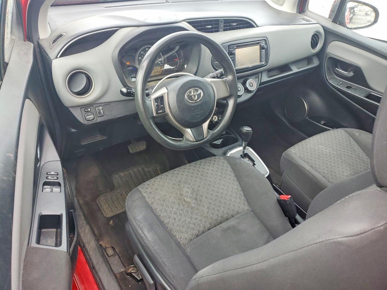 2015 Toyota Yaris 3-door Le Red vin: VNKJTUD31FA017407