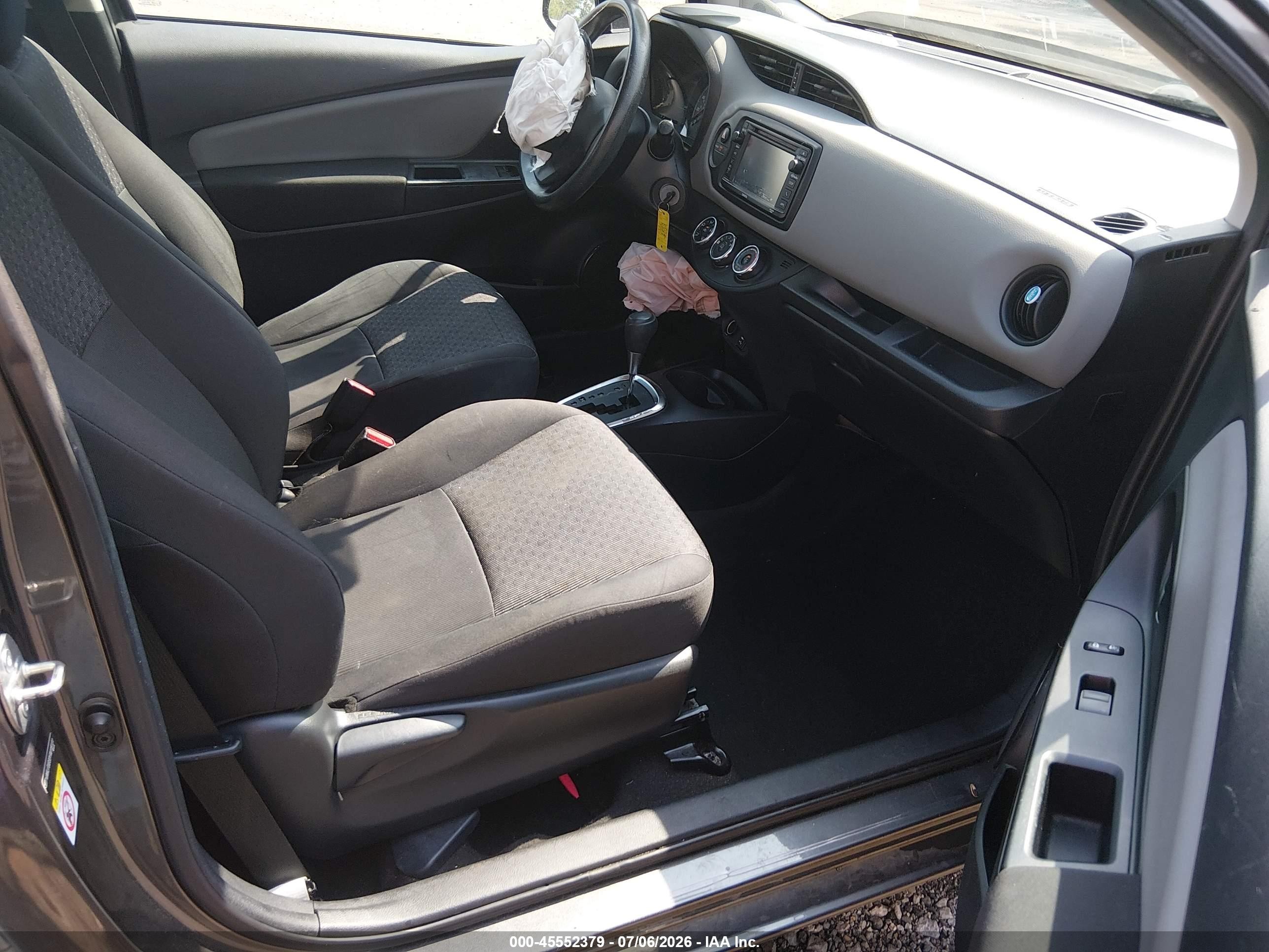 2015 Toyota Yaris L Серый vin: VNKJTUD32FA018131