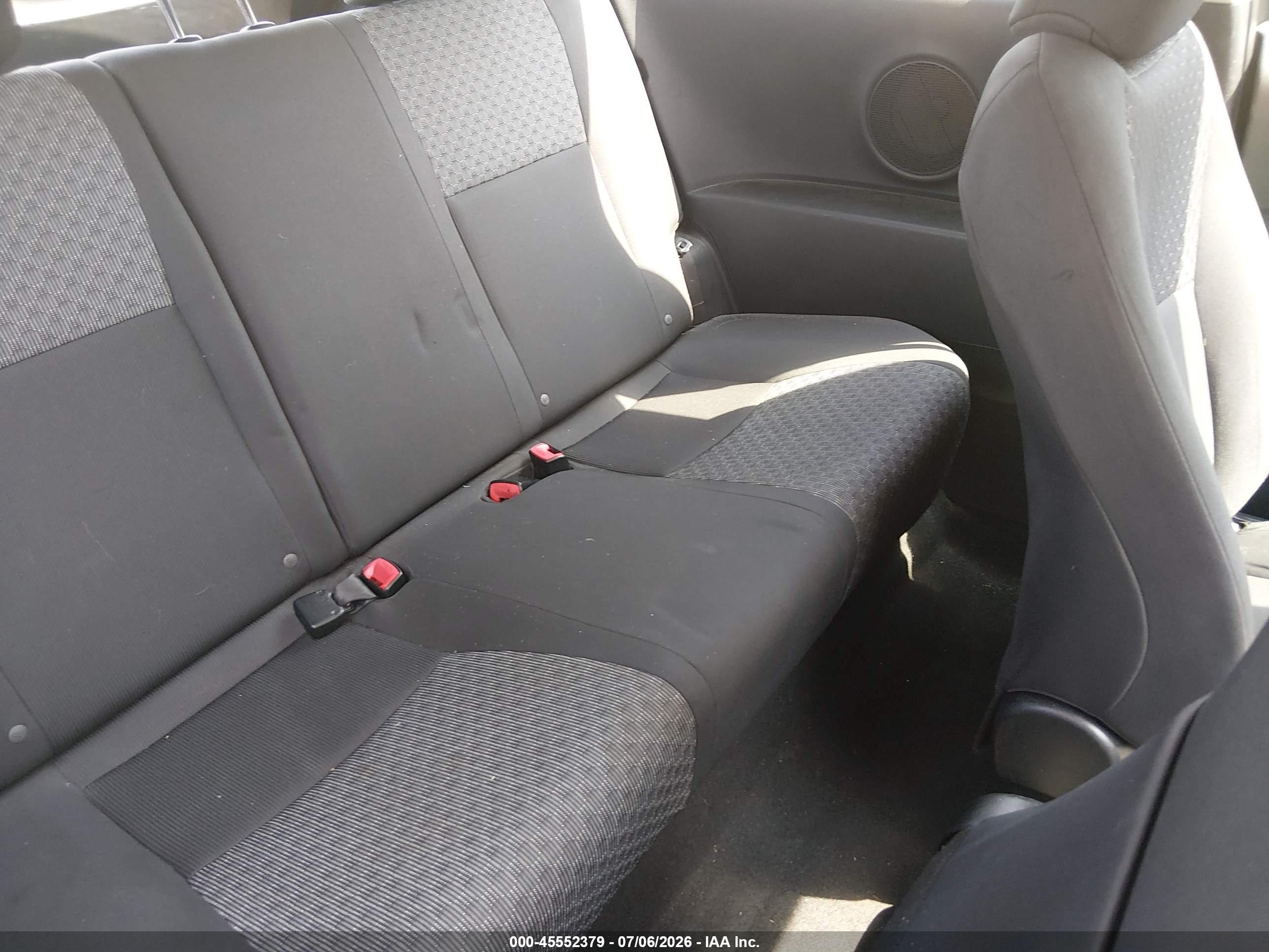 2015 Toyota Yaris L Серый vin: VNKJTUD32FA018131