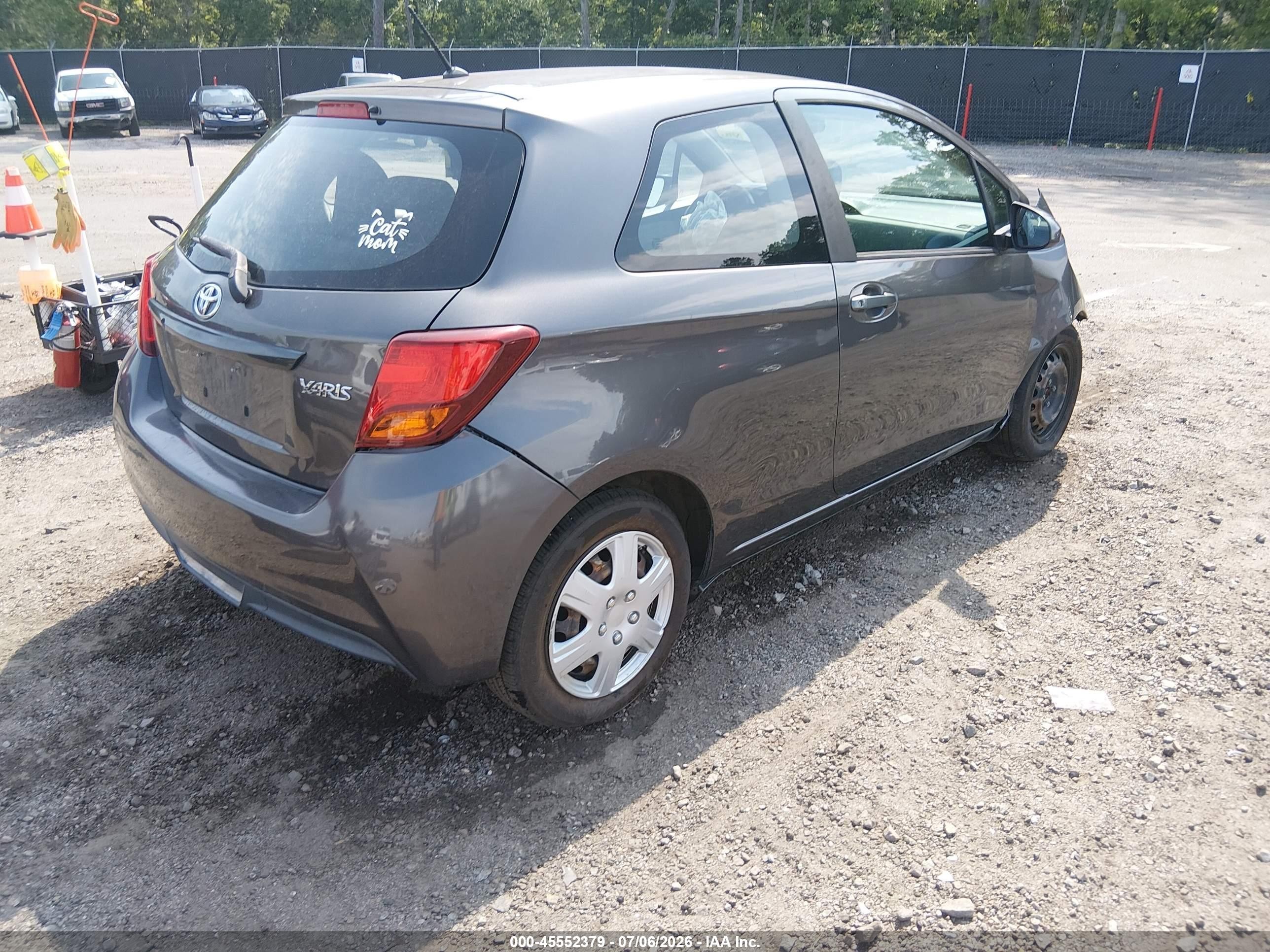 2015 Toyota Yaris L Серый vin: VNKJTUD32FA018131