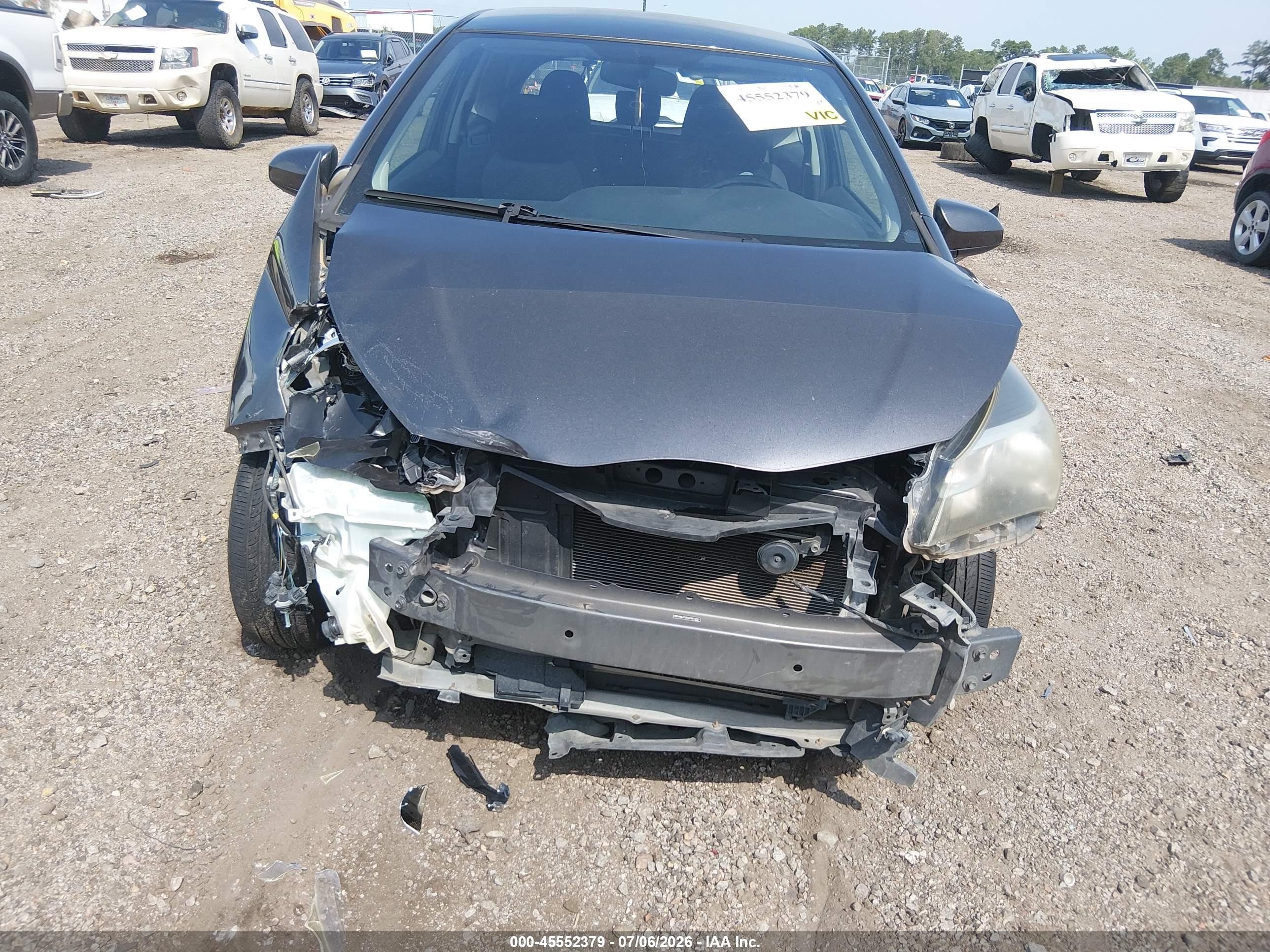2015 Toyota Yaris L Серый vin: VNKJTUD32FA018131