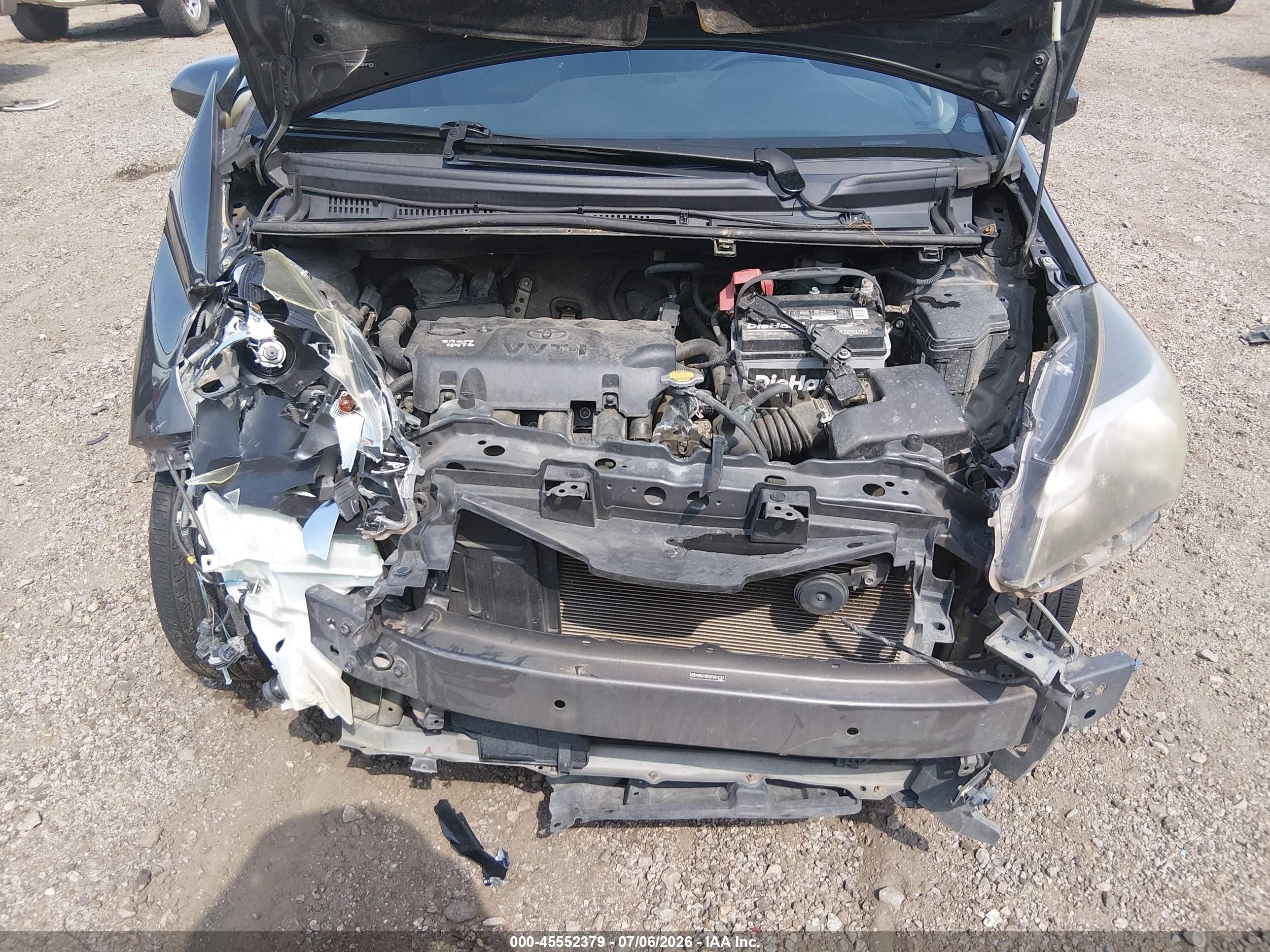 2015 Toyota Yaris L Серый vin: VNKJTUD32FA018131