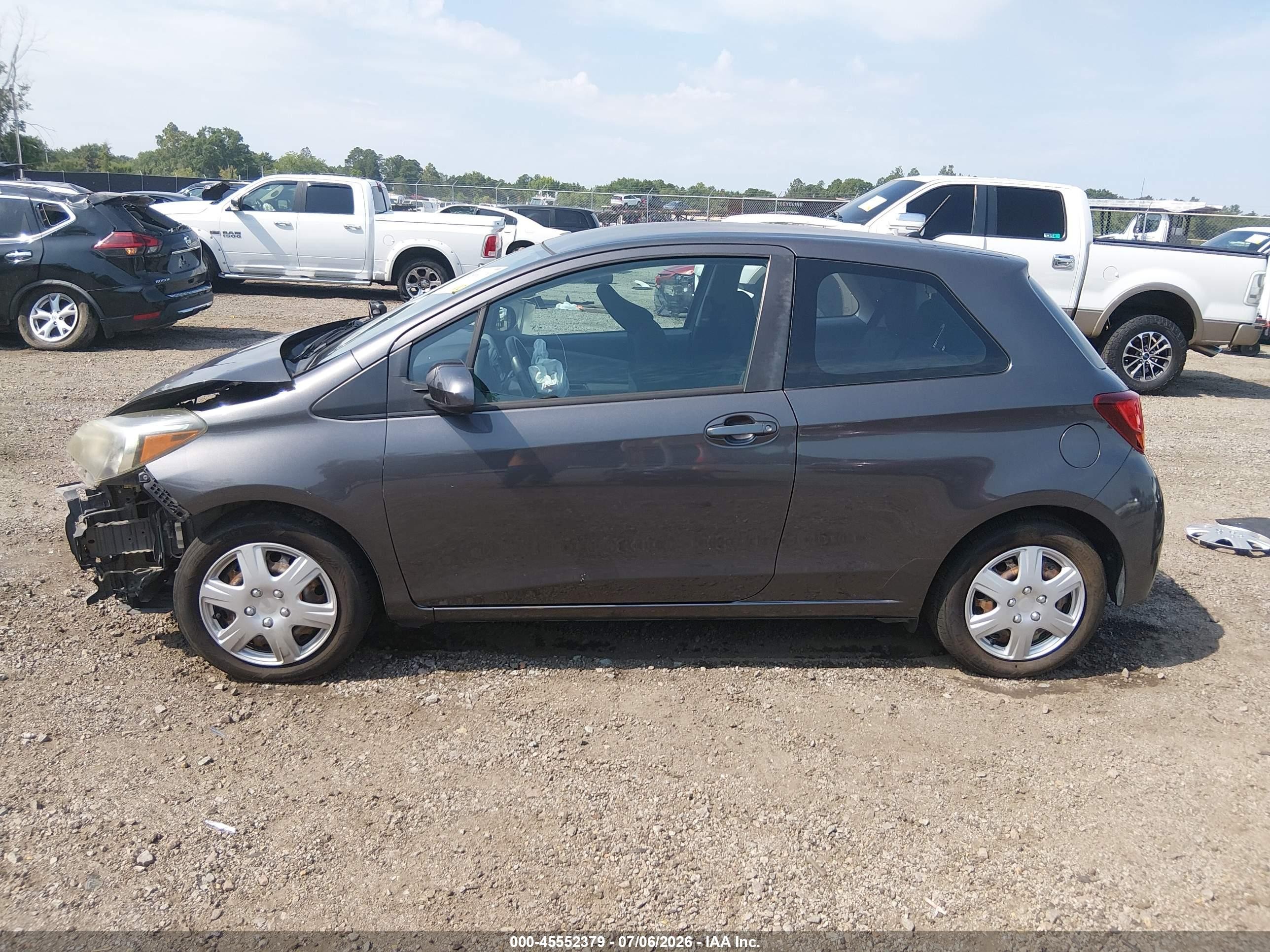 2015 Toyota Yaris L Серый vin: VNKJTUD32FA018131