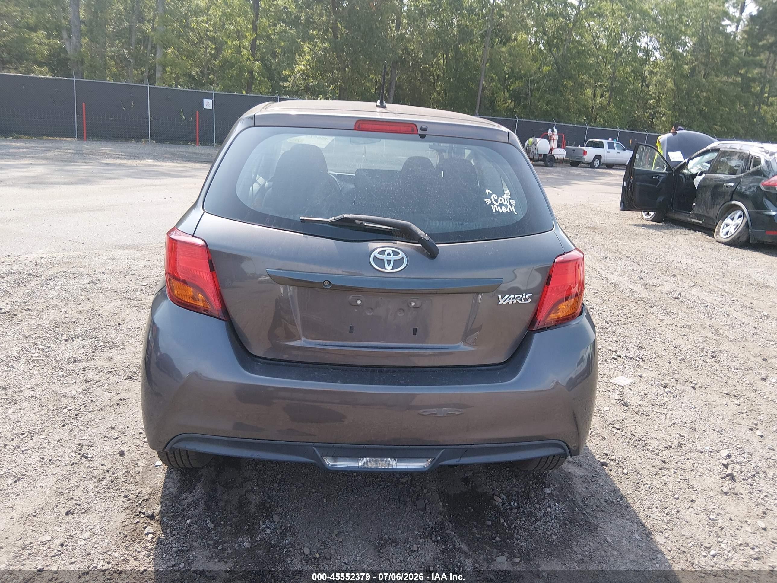 2015 Toyota Yaris L Серый vin: VNKJTUD32FA018131
