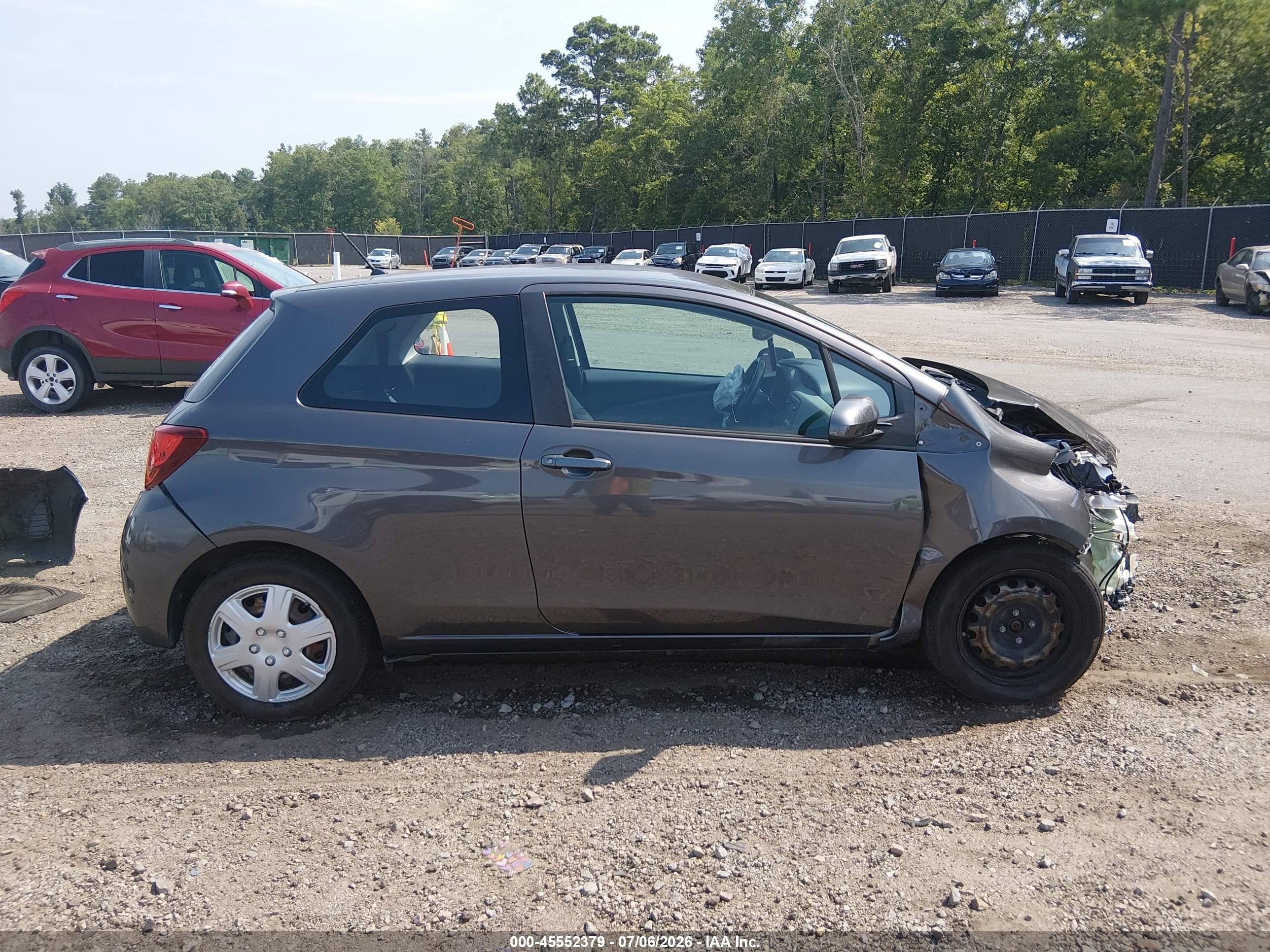 2015 Toyota Yaris L Серый vin: VNKJTUD32FA018131