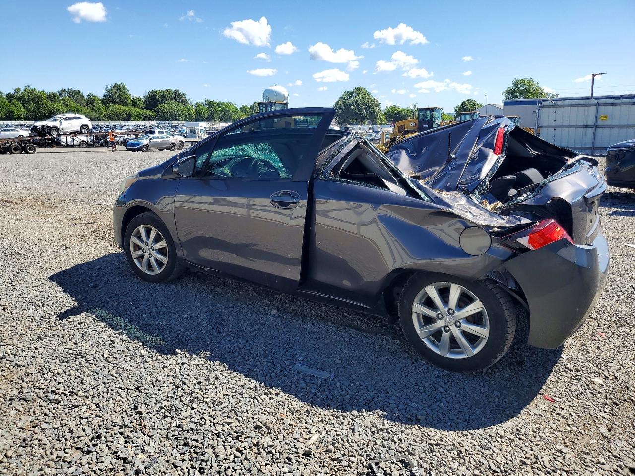 2015 Toyota Yaris 3-door Le Gray vin: VNKJTUD33FA018381