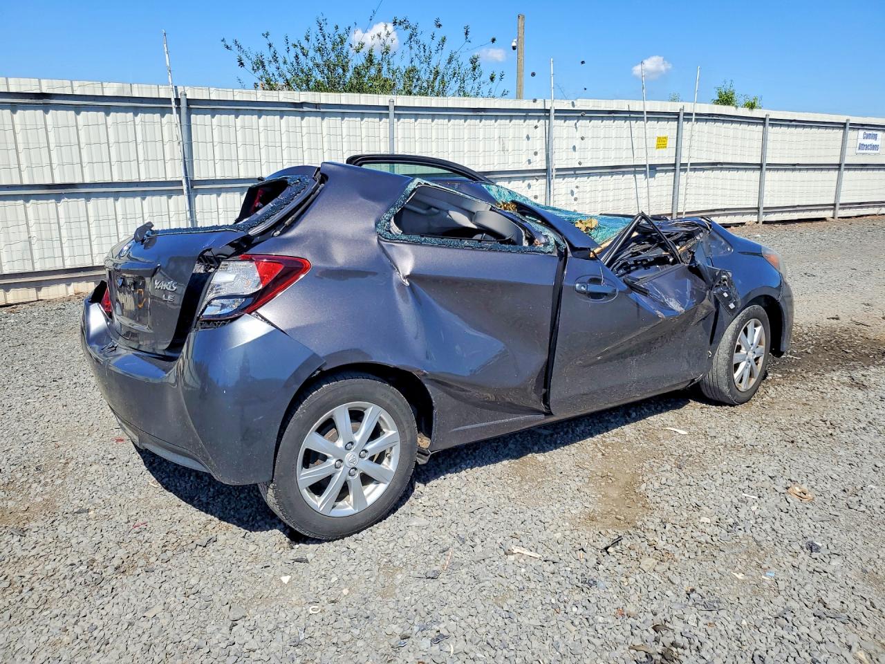2015 Toyota Yaris 3-door Le Gray vin: VNKJTUD33FA018381