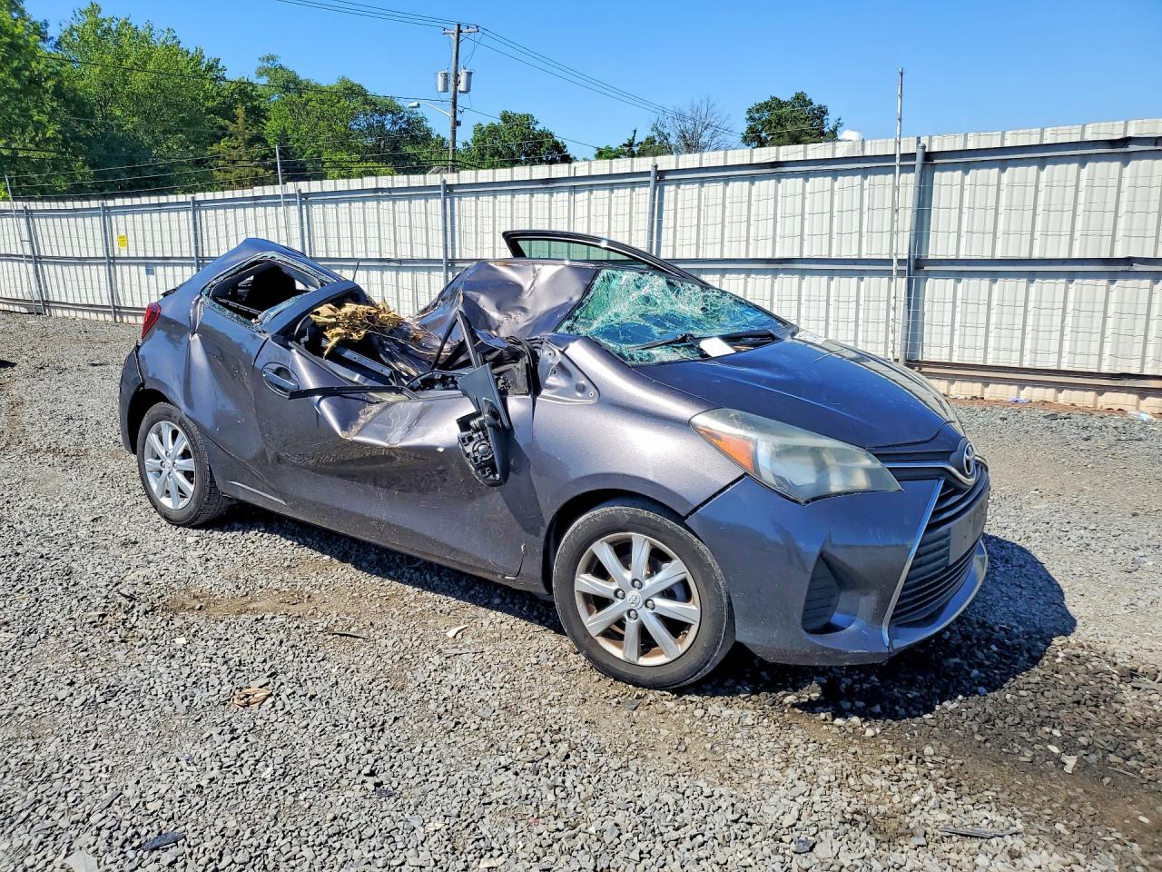 2015 Toyota Yaris 3-door Le Gray vin: VNKJTUD33FA018381
