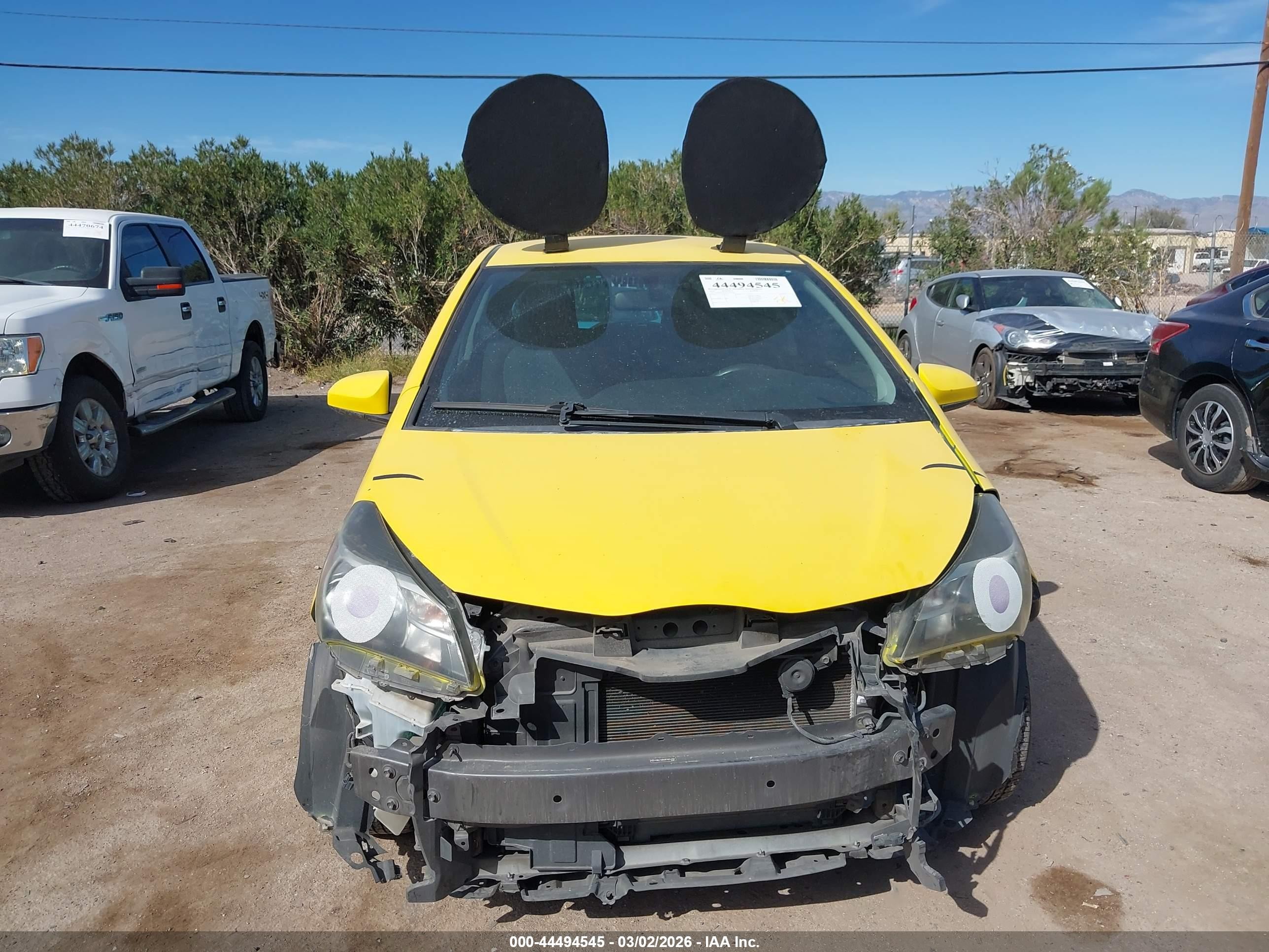 2015 Toyota Yaris L Yellow vin: VNKJTUD33FA054202