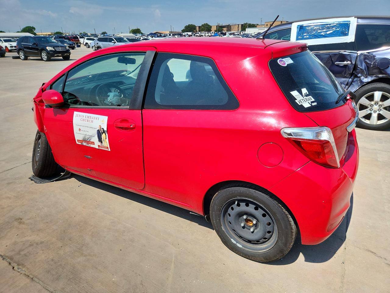 2014 Toyota Yaris 3-door L Fleet Красный vin: VNKJTUD34EA011020