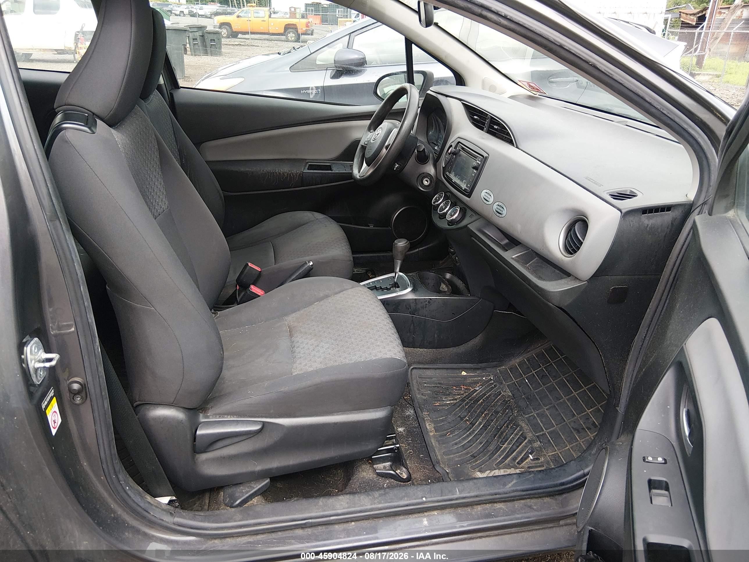 2015 Toyota Yaris Le Gray vin: VNKJTUD35FA028149