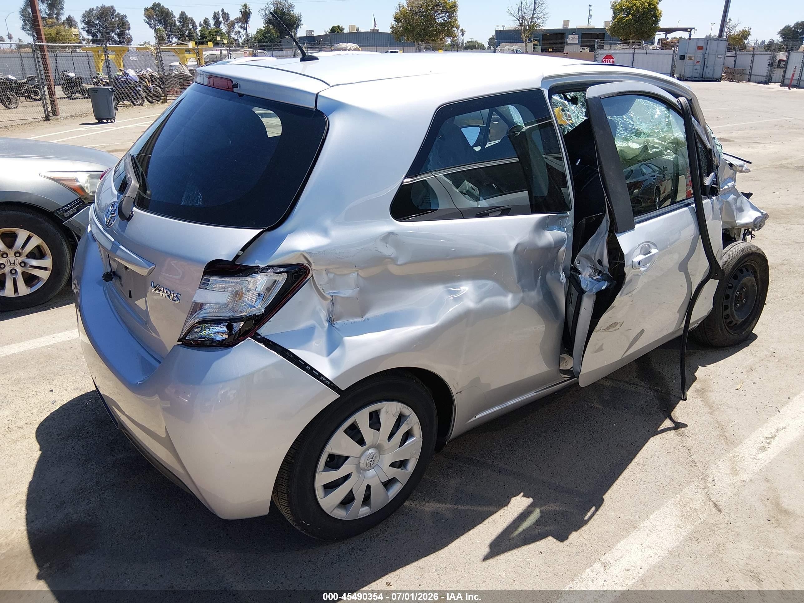 2015 Toyota Yaris L Silver vin: VNKJTUD35FA028779