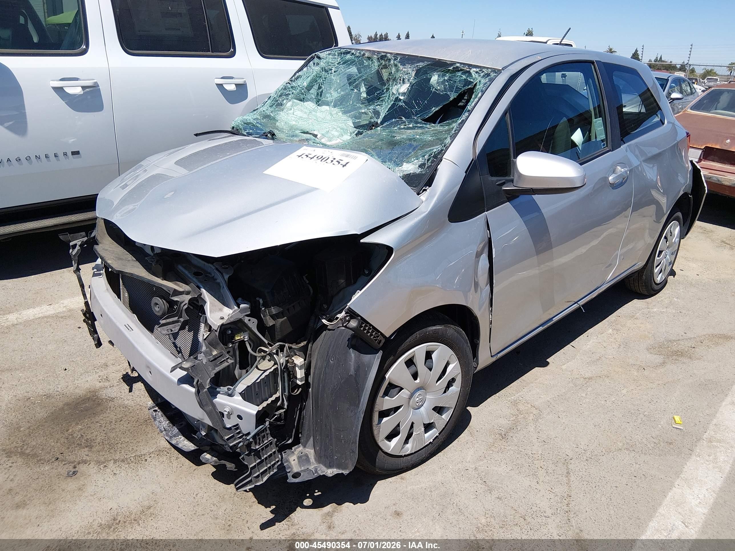 2015 Toyota Yaris L Silver vin: VNKJTUD35FA028779