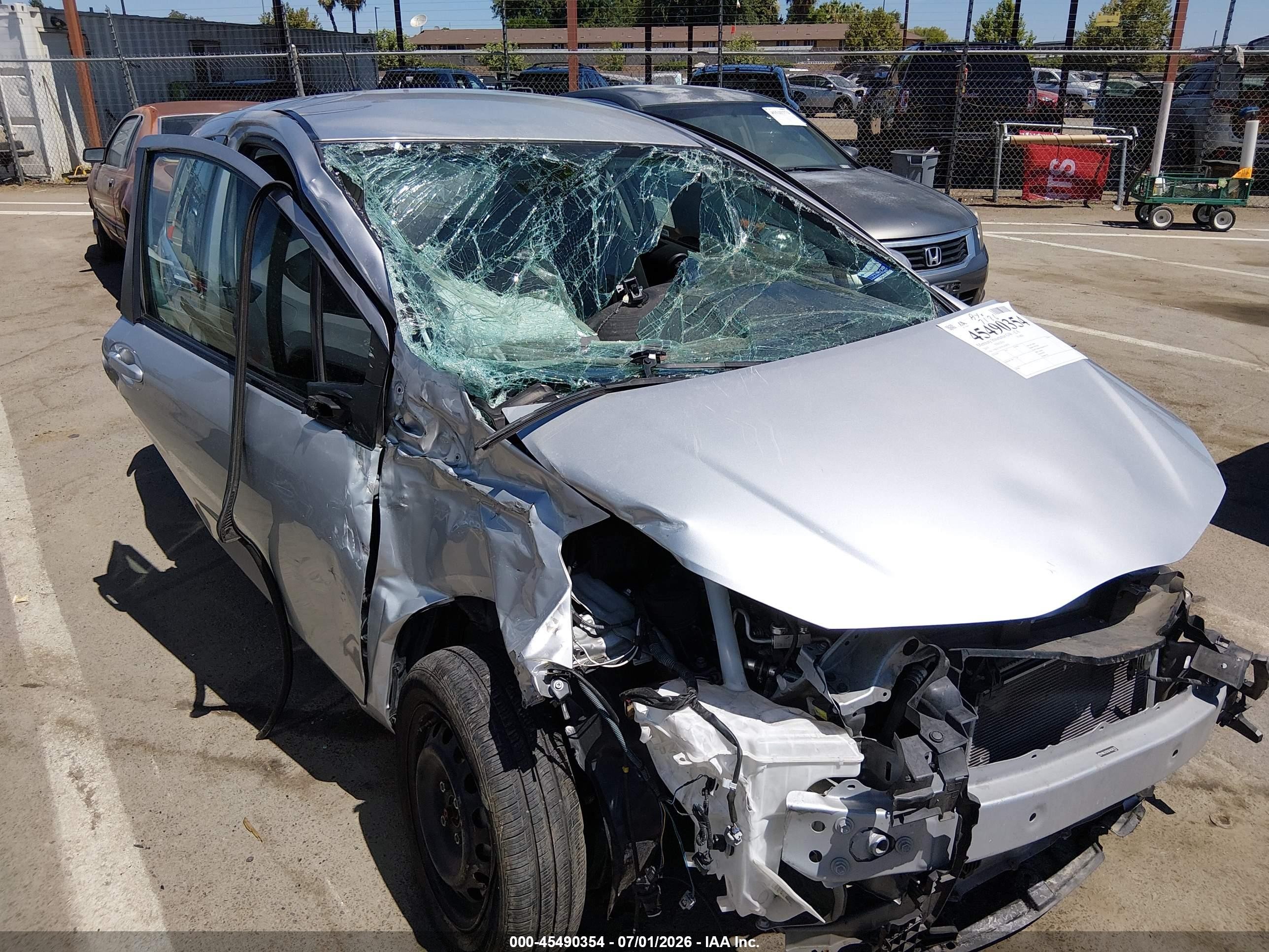 2015 Toyota Yaris L Silver vin: VNKJTUD35FA028779