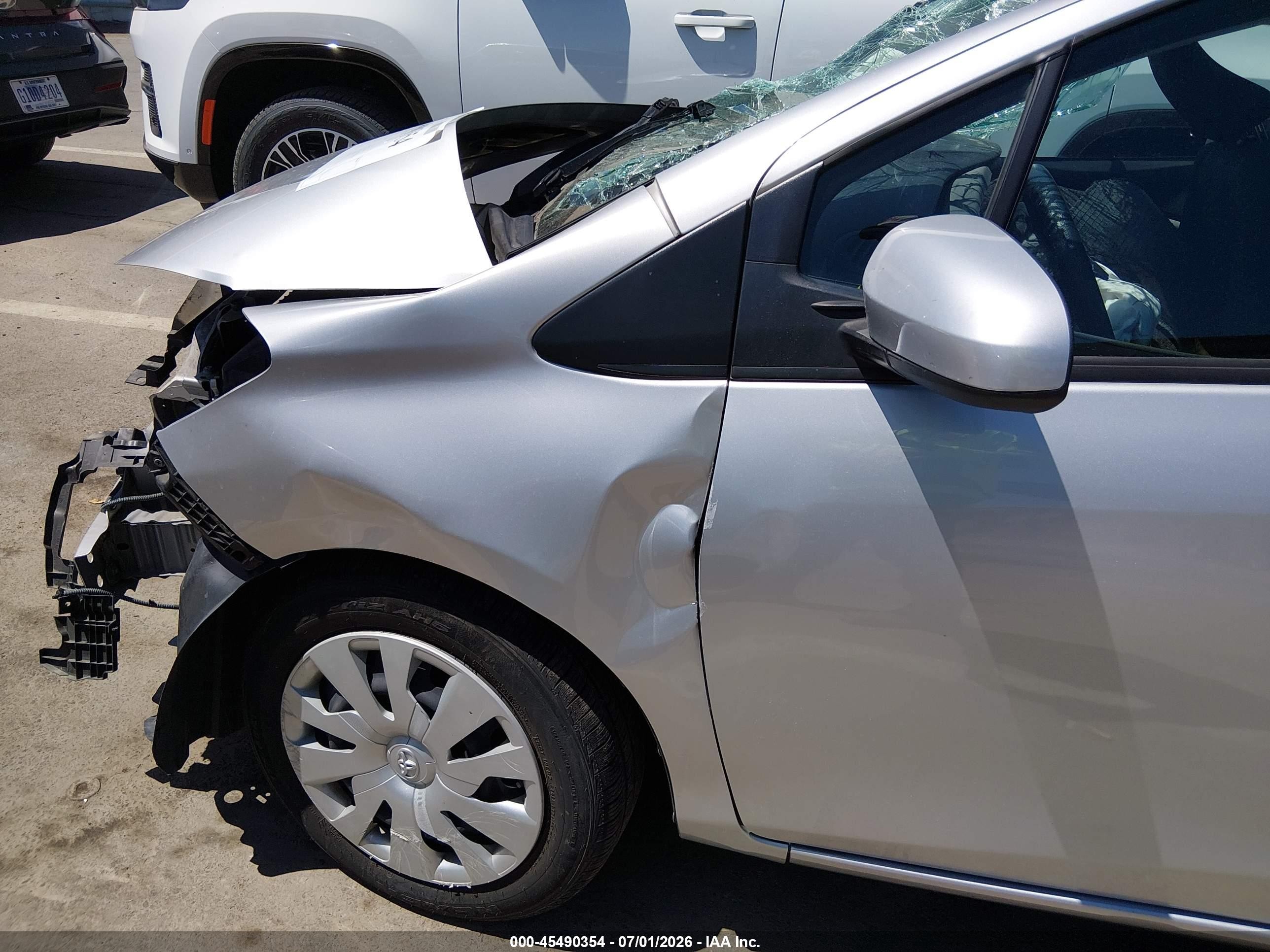 2015 Toyota Yaris L Silver vin: VNKJTUD35FA028779