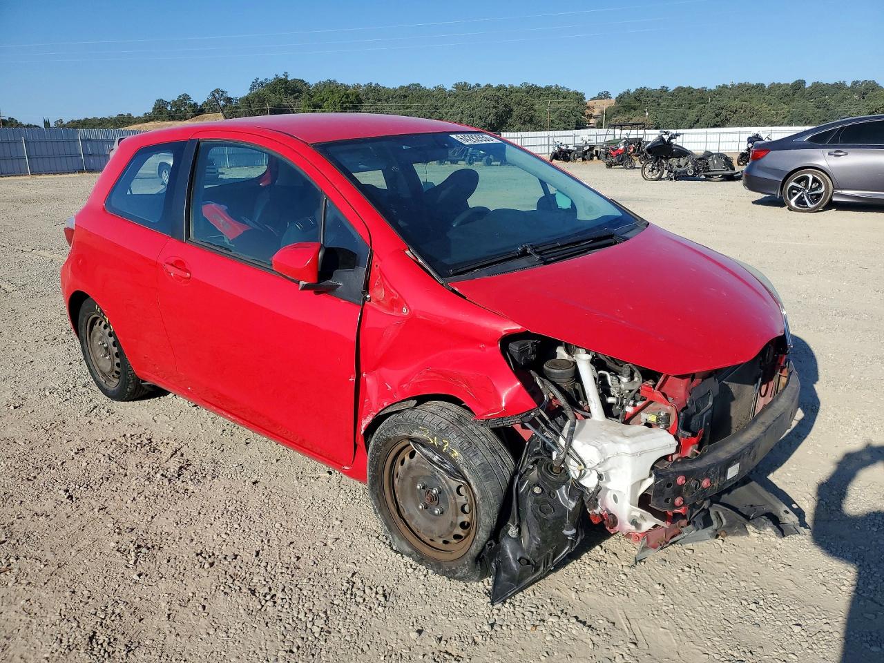 2014 Toyota Yaris 3-door L Fleet Red vin: VNKJTUD37EA008578