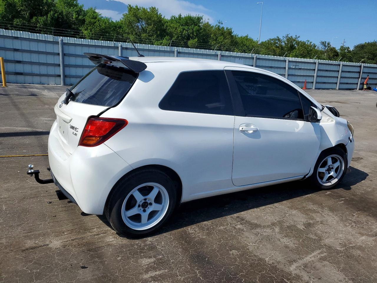 2015 Toyota Yaris 3-door Le Белый vin: VNKJTUD3XFA049577